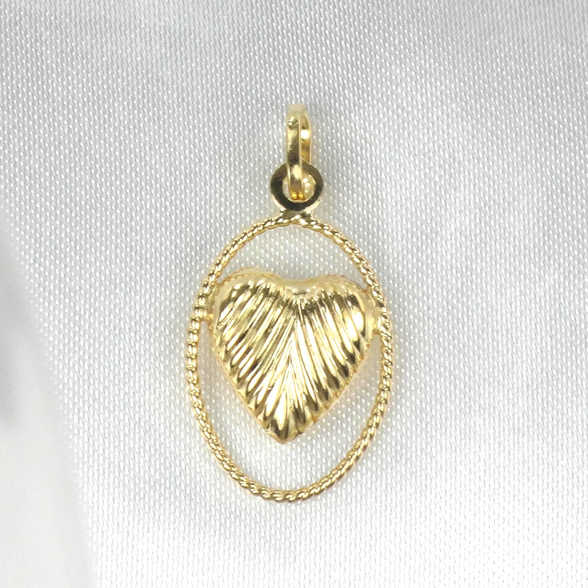 18k Yellow Gold Puffy Heart Charm - Vintage Ribbed Pendant in Oval Surround
