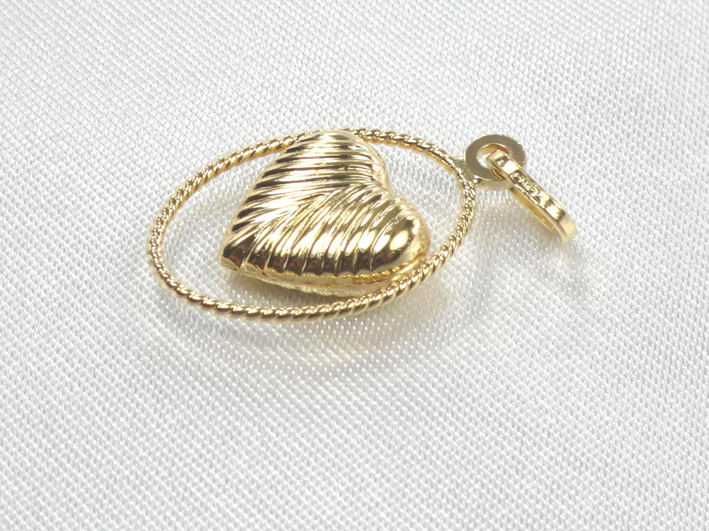 18k Yellow Gold Puffy Heart Charm - Vintage Ribbed Pendant in Oval Surround