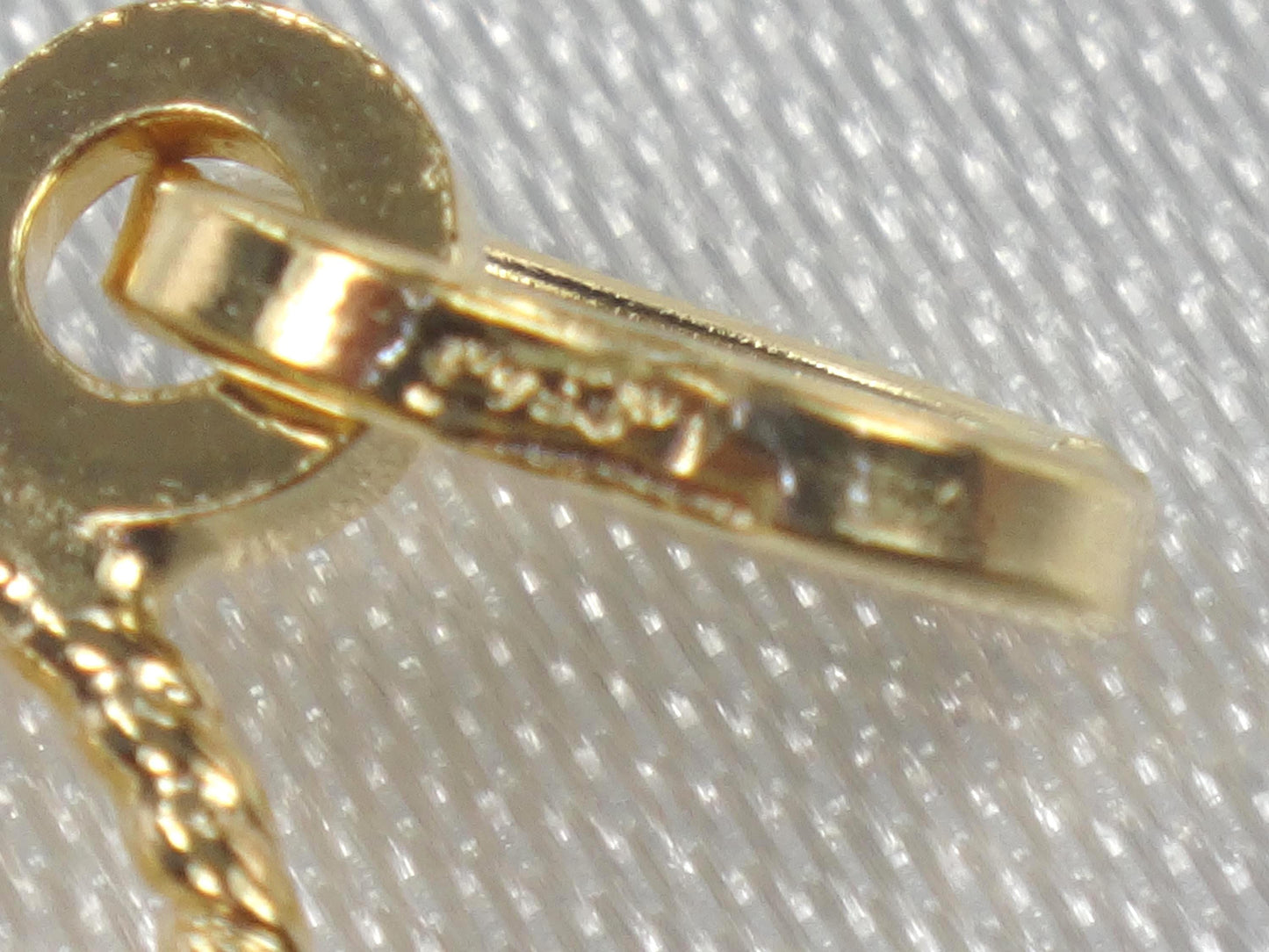 18k Yellow Gold Puffy Heart Charm - Vintage Ribbed Pendant in Oval Surround