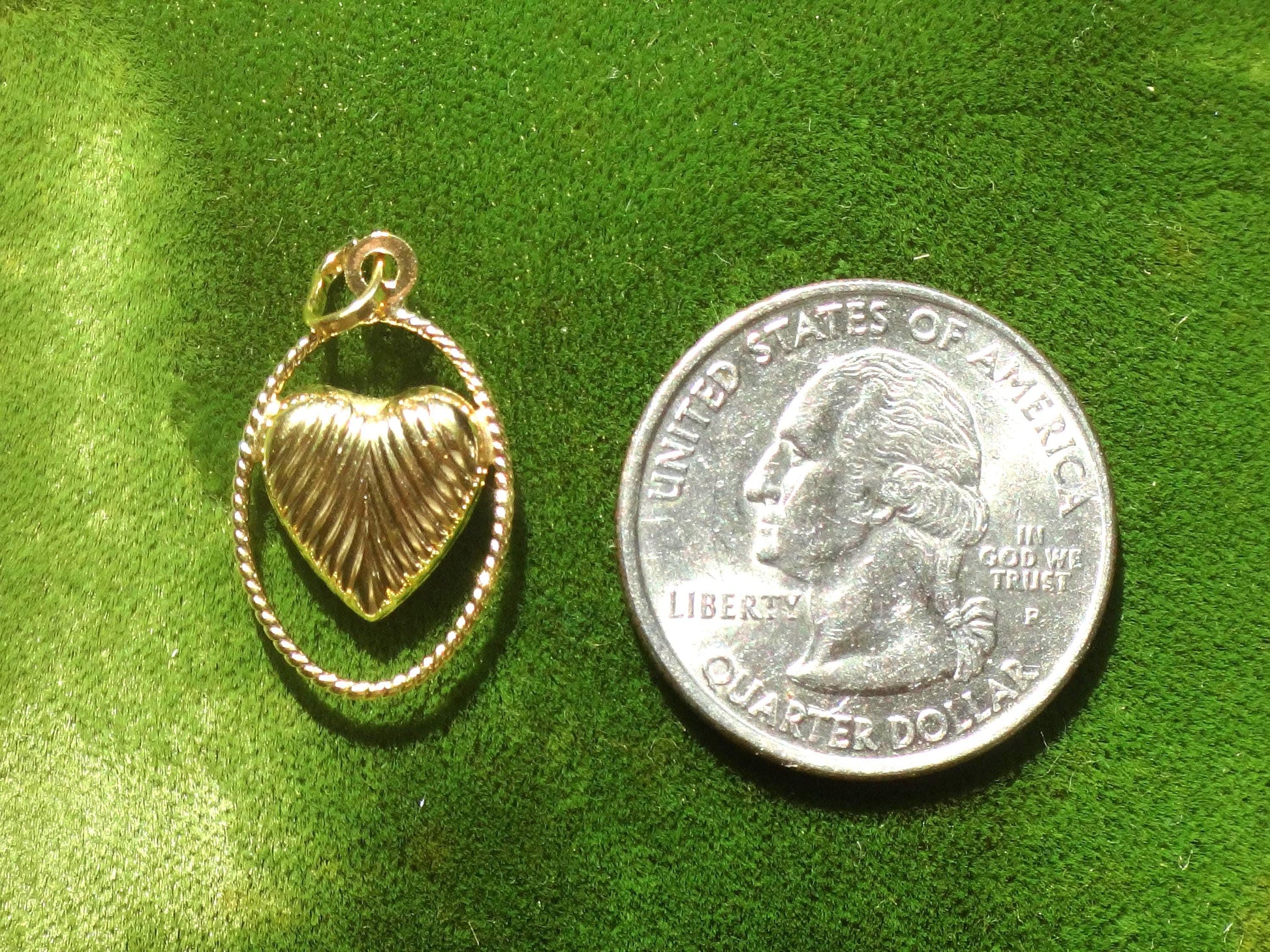 18k Yellow Gold Puffy Heart Charm - Vintage Ribbed Pendant in Oval Surround