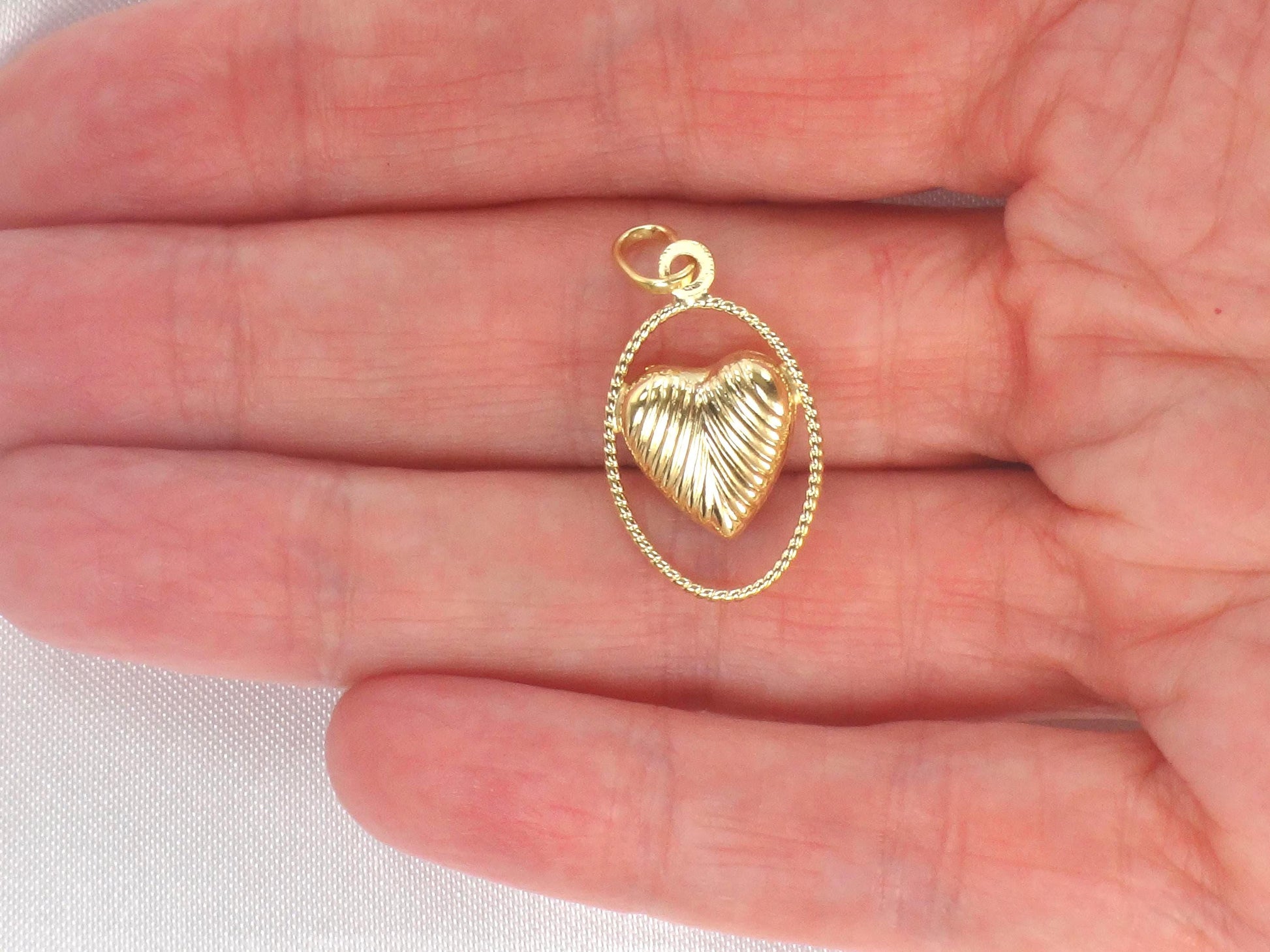 18k Yellow Gold Puffy Heart Charm - Vintage Ribbed Pendant in Oval Surround