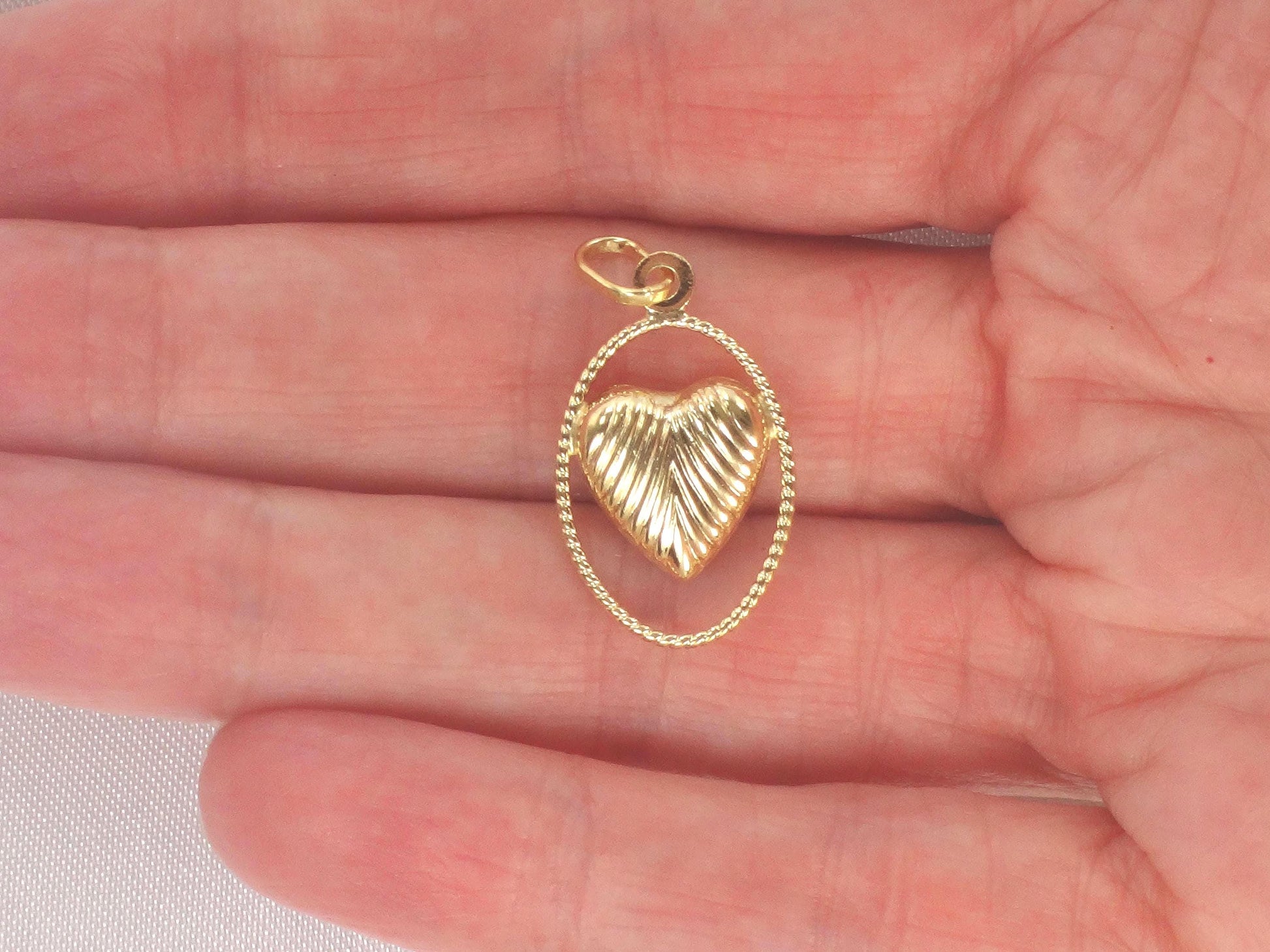 18k Yellow Gold Puffy Heart Charm - Vintage Ribbed Pendant in Oval Surround