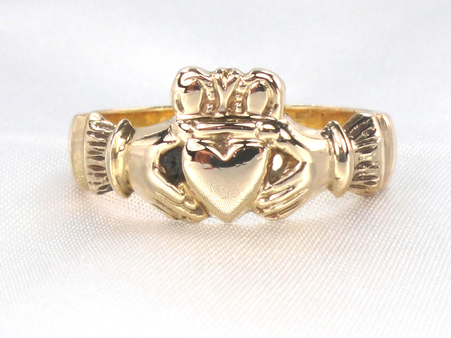 Vintage Solid 14k Yellow Gold Claddagh Ring - Irish Wedding Band - Size 7