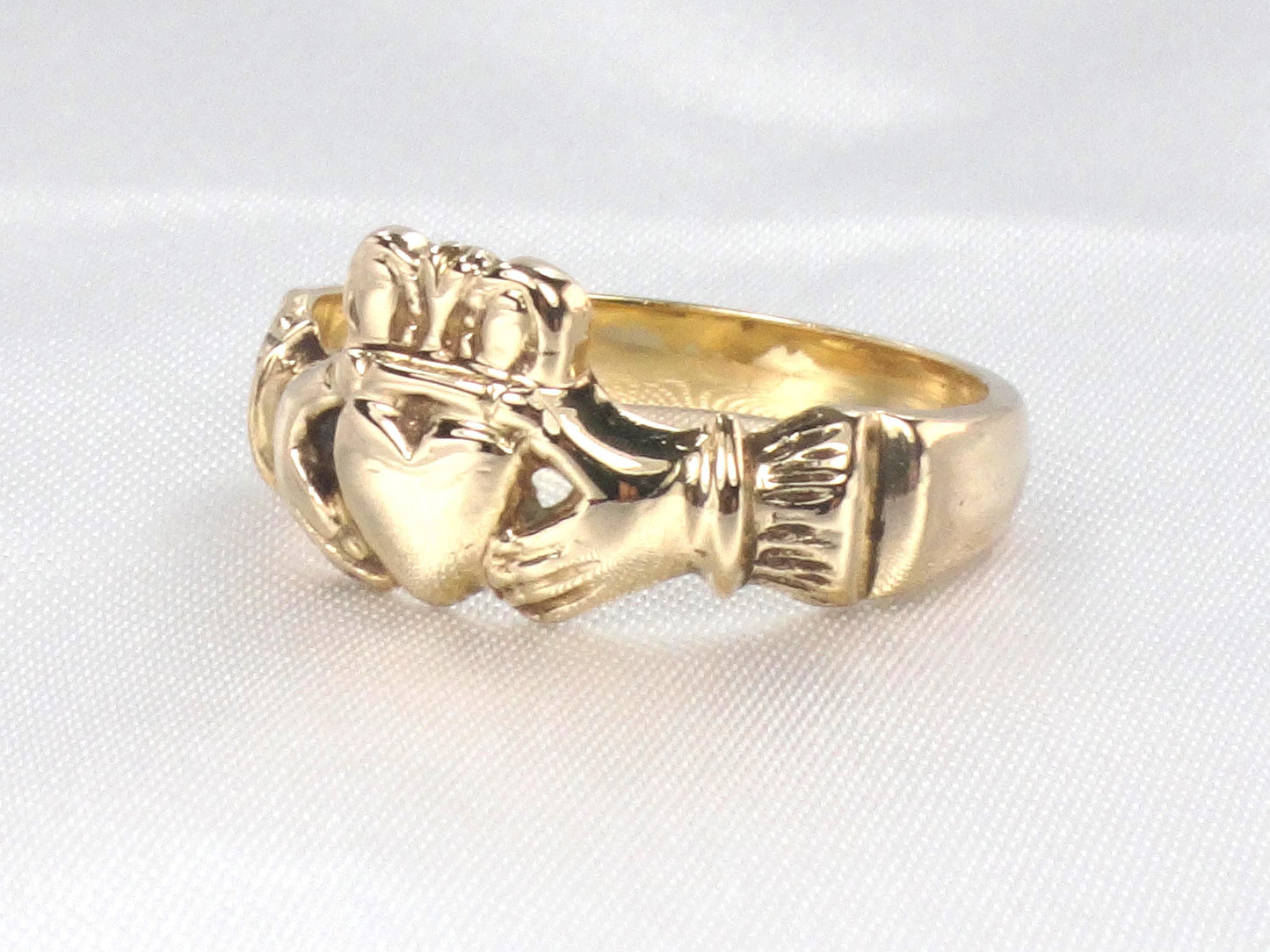 Vintage Solid 14k Yellow Gold Claddagh Ring - Irish Wedding Band - Size 7