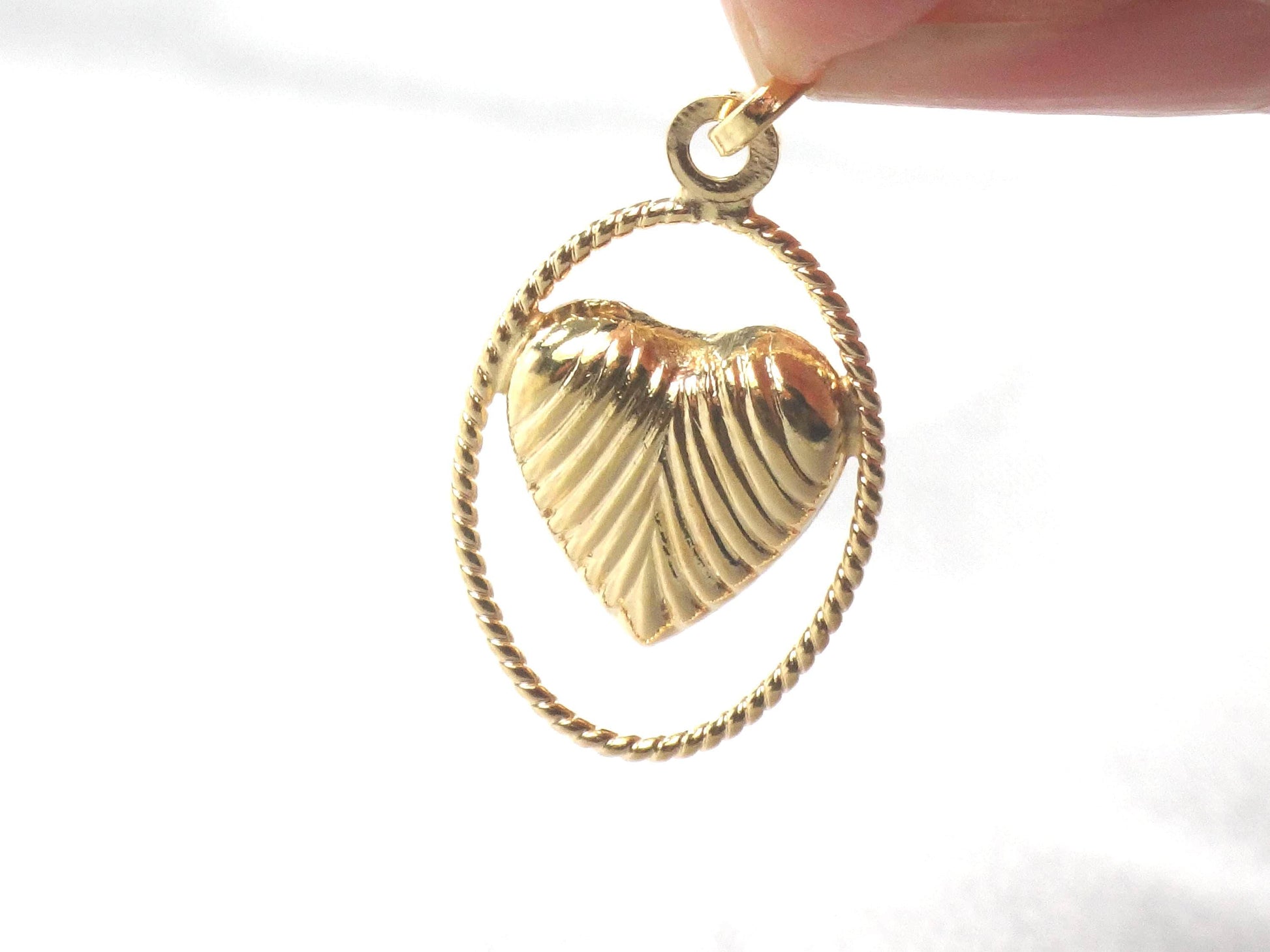 18k Yellow Gold Puffy Heart Charm - Vintage Ribbed Pendant in Oval Surround
