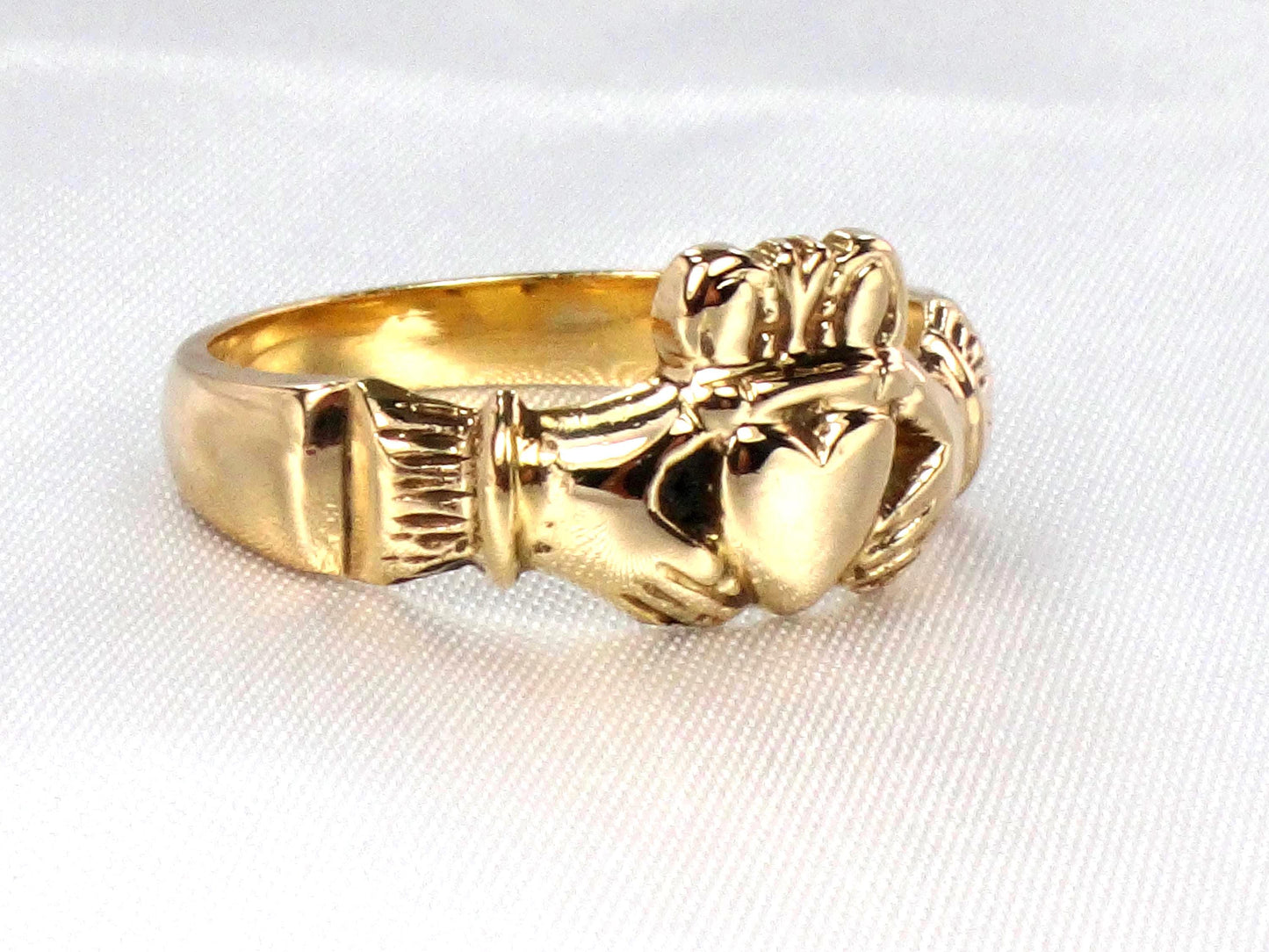 Vintage Solid 14k Yellow Gold Claddagh Ring - Irish Wedding Band - Size 7