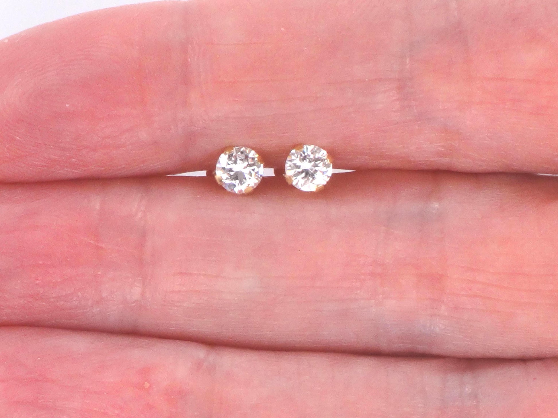 14k Yellow Gold Round CZ Cubic Zirconia Stud Earrings - Vintage Fine Jewelry