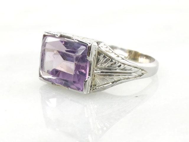 Vintage 18k White Gold Natural Amethyst Ring - Art Deco Antique Purple Stone Ring - Size 6 1/2 - Circa 1920's