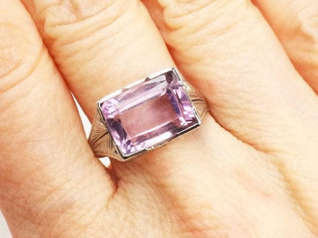 Vintage 18k White Gold Natural Amethyst Ring - Art Deco Antique Purple Stone Ring - Size 6 1/2 - Circa 1920's