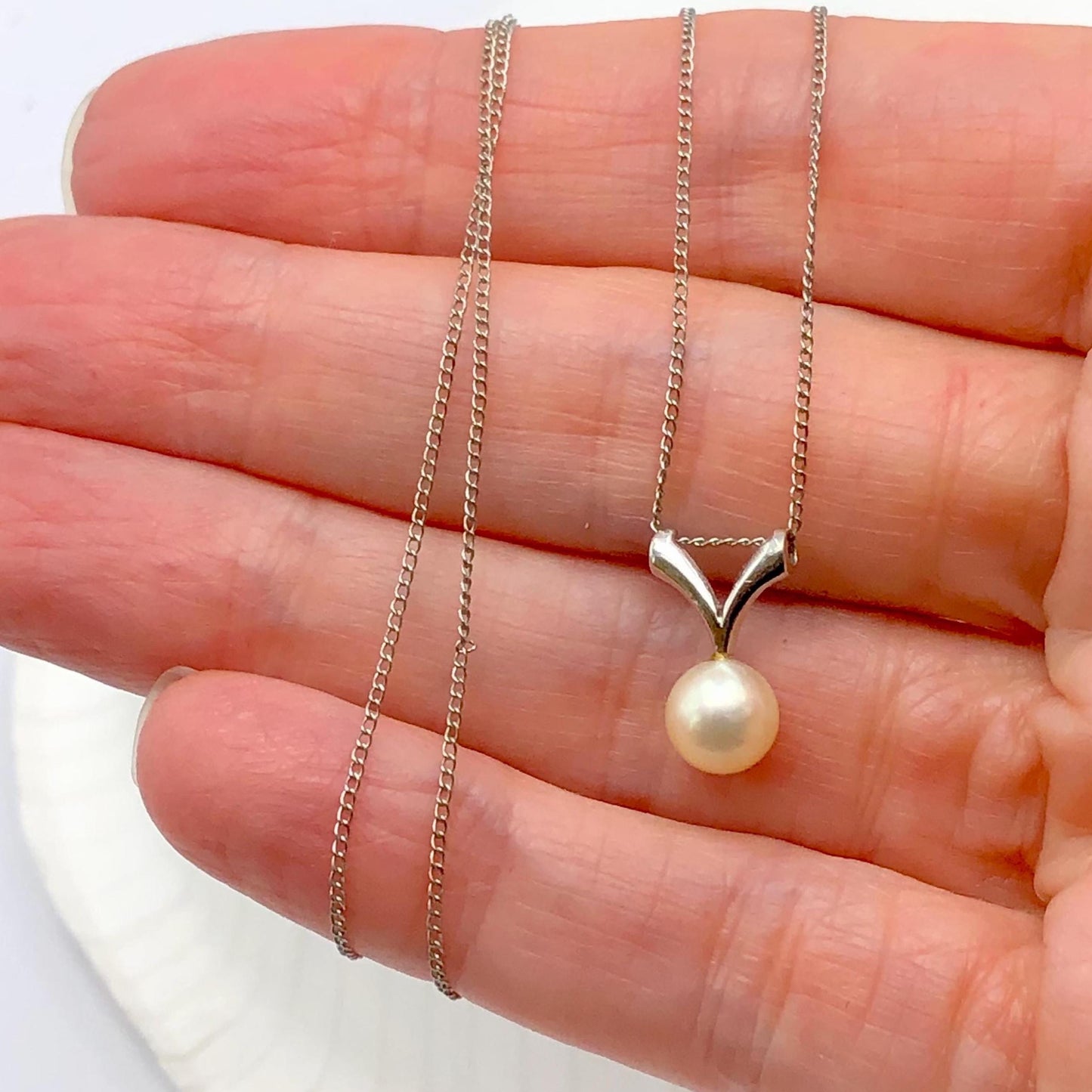 White Gold Pearl Pendant Necklace - Vintage Simple 14k Choker - Bridal Fine Jewelry - Circa 1960's - 6.2 mm 15.25"