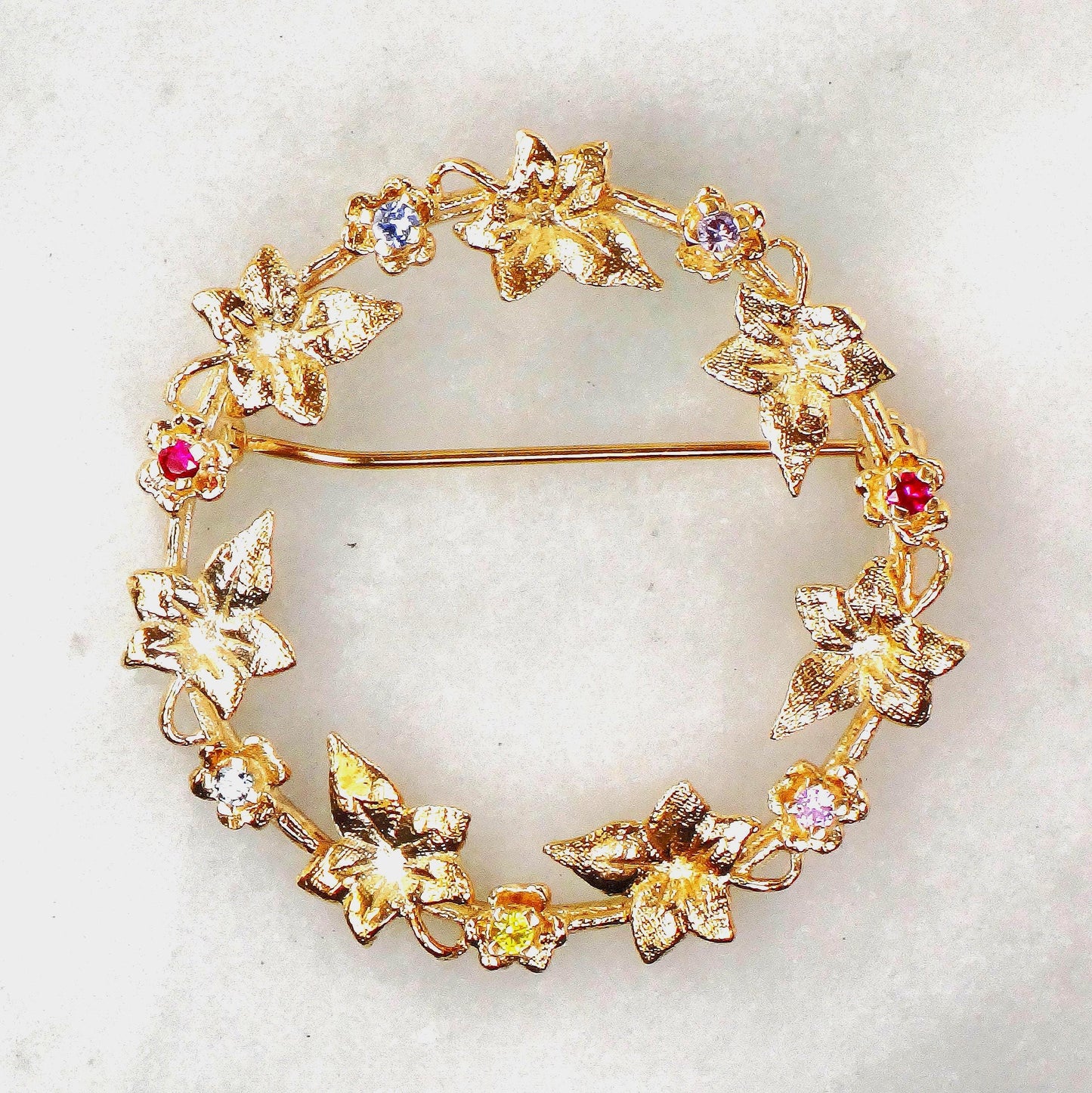 Vintage 10k Gold Ivy Wreath Pin - Jeweled Yellow Gold Circle Pin - Circa 1970's with Victorian Style