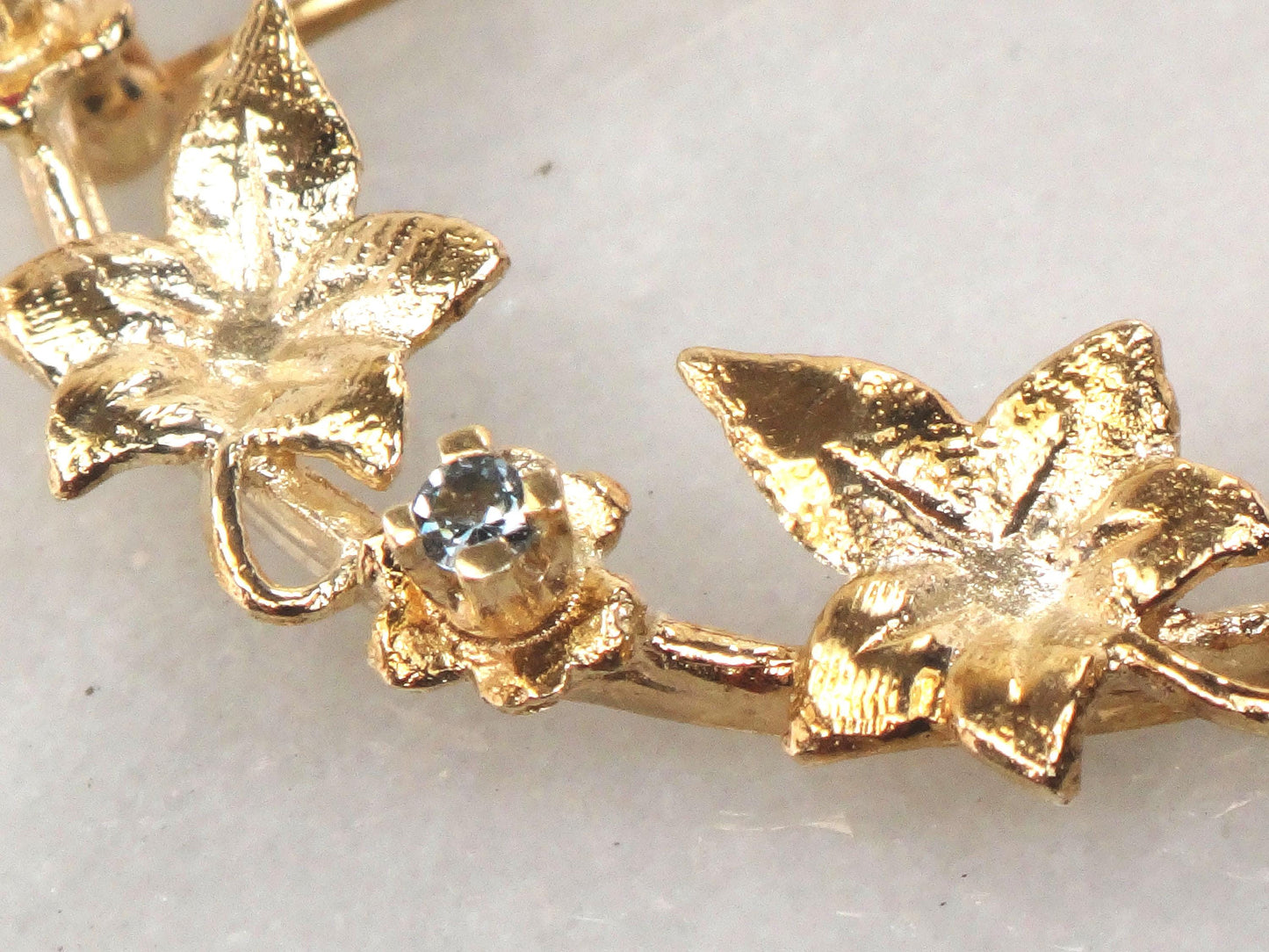 Vintage 10k Gold Ivy Wreath Pin - Jeweled Yellow Gold Circle Pin - Circa 1970's with Victorian Style