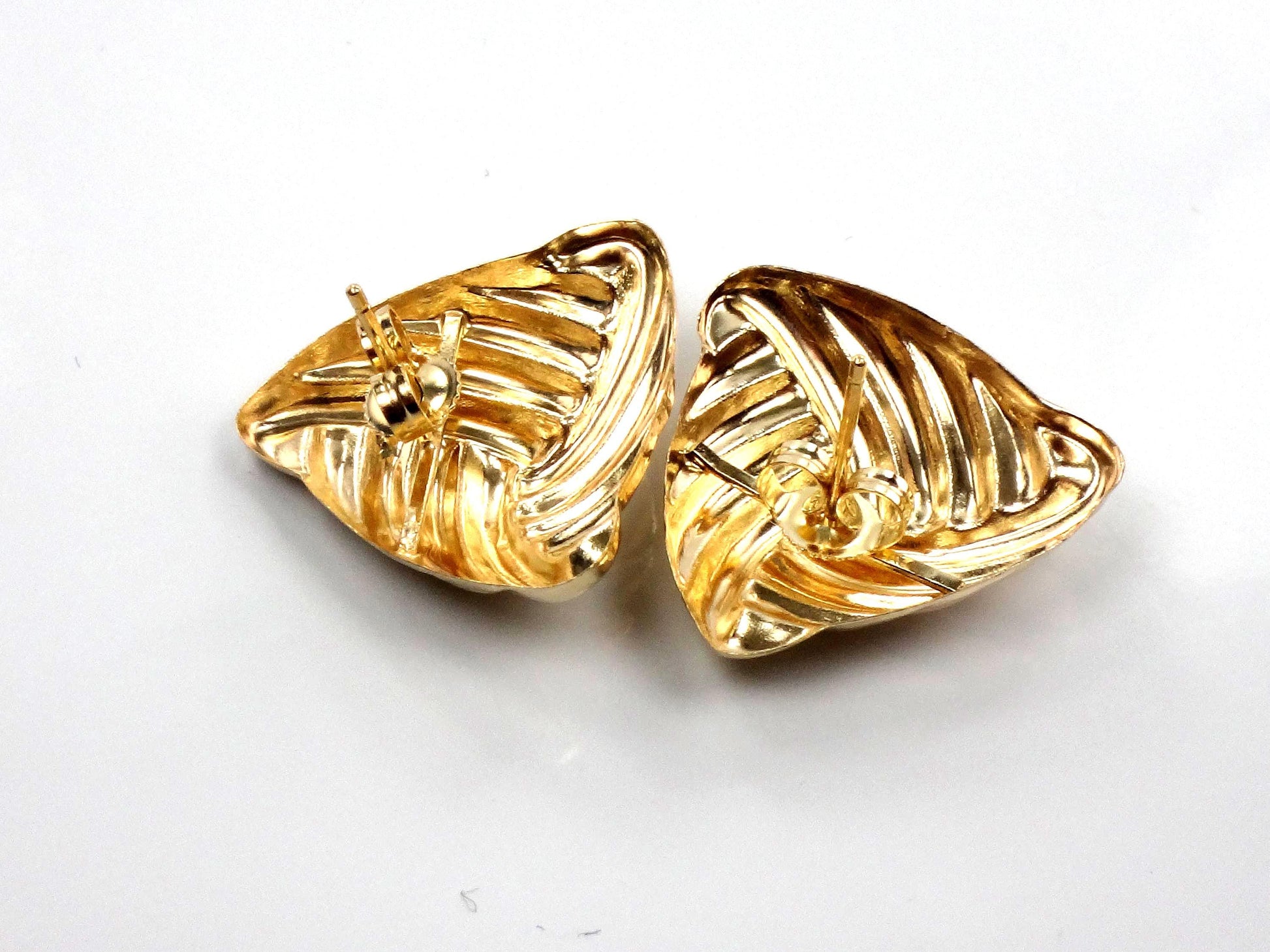 Vintage 14k Yellow Gold Ribbed Triangle Stud Earrings - Lightweight