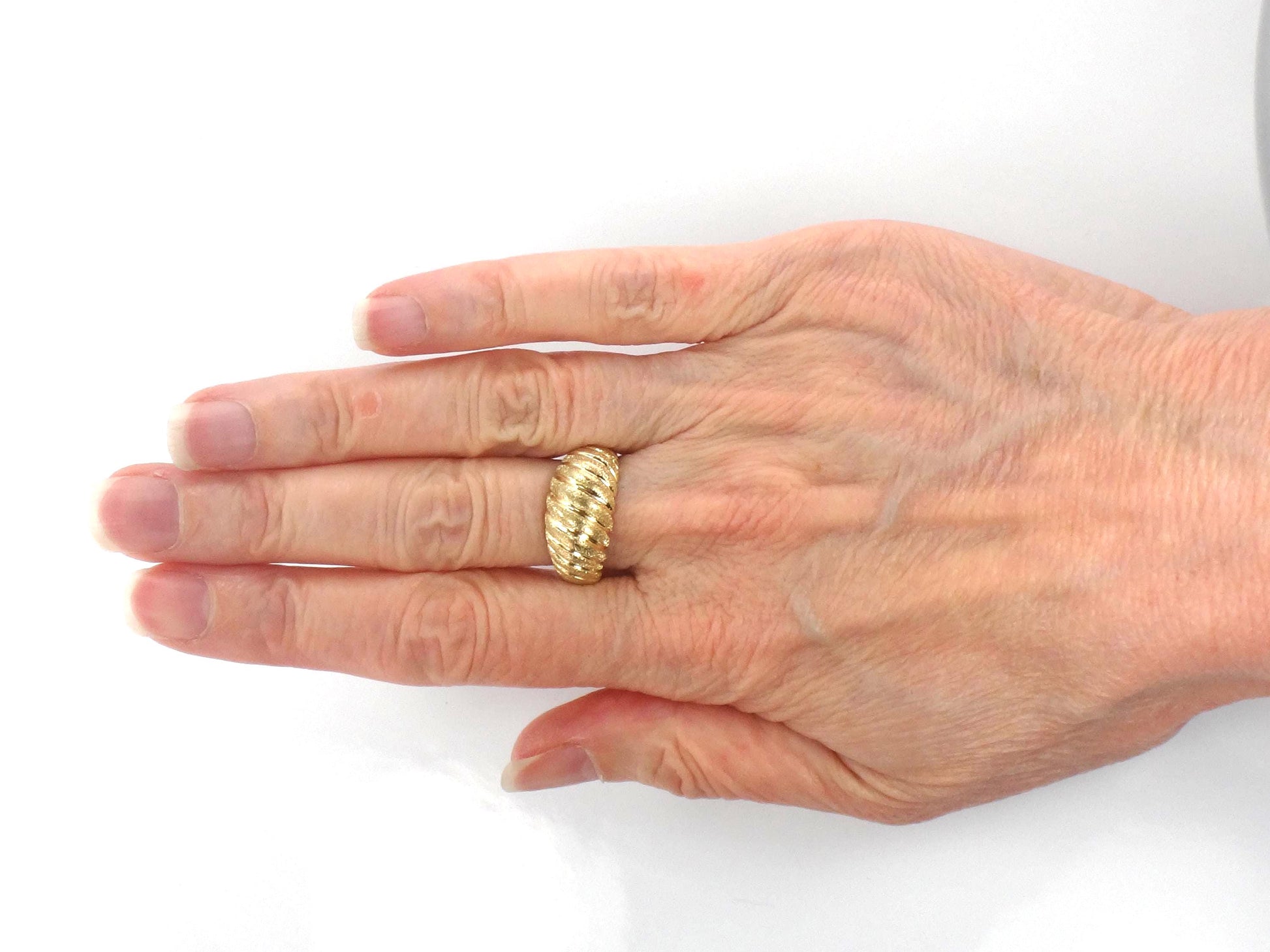 Vintage 14k Yellow Gold Ribbed Dome Ring - Shrimp Ring - Size 7.25