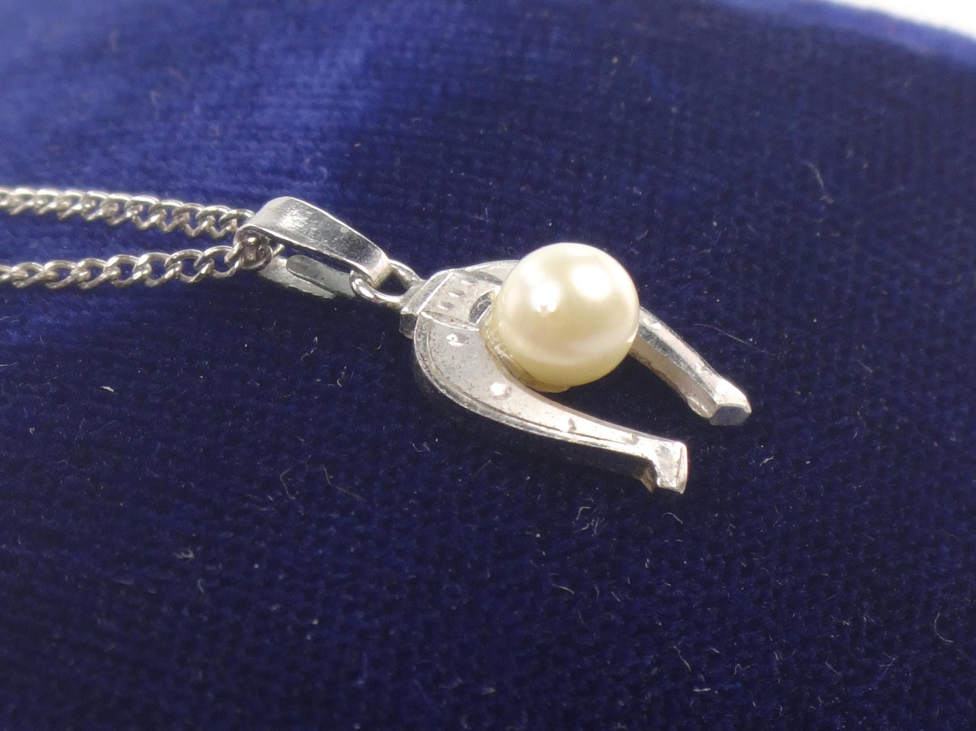 Vintage Sterling Silver Pearl Horseshoe Necklace - Good Luck Charm - 14.5" Chain - Choker Length