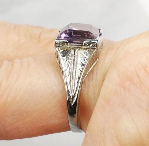 Vintage 18k White Gold Natural Amethyst Ring - Art Deco Antique Purple Stone Ring - Size 6 1/2 - Circa 1920's