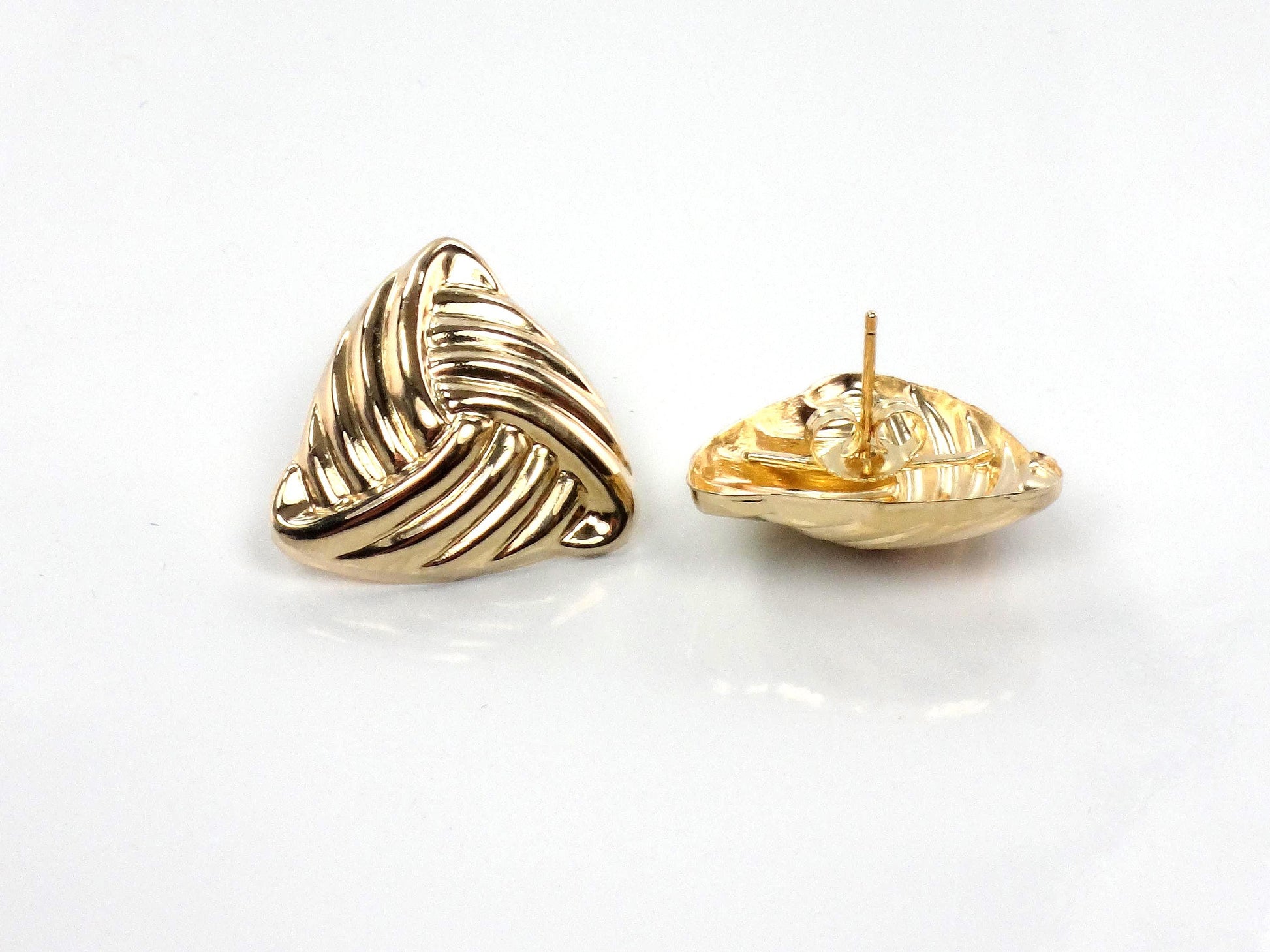 Vintage 14k Yellow Gold Ribbed Triangle Stud Earrings - Lightweight