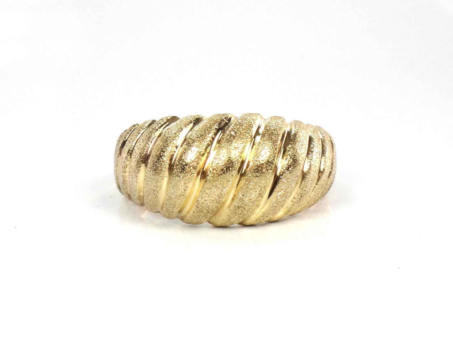 Vintage 14k Yellow Gold Ribbed Dome Ring - Shrimp Ring - Size 7.25