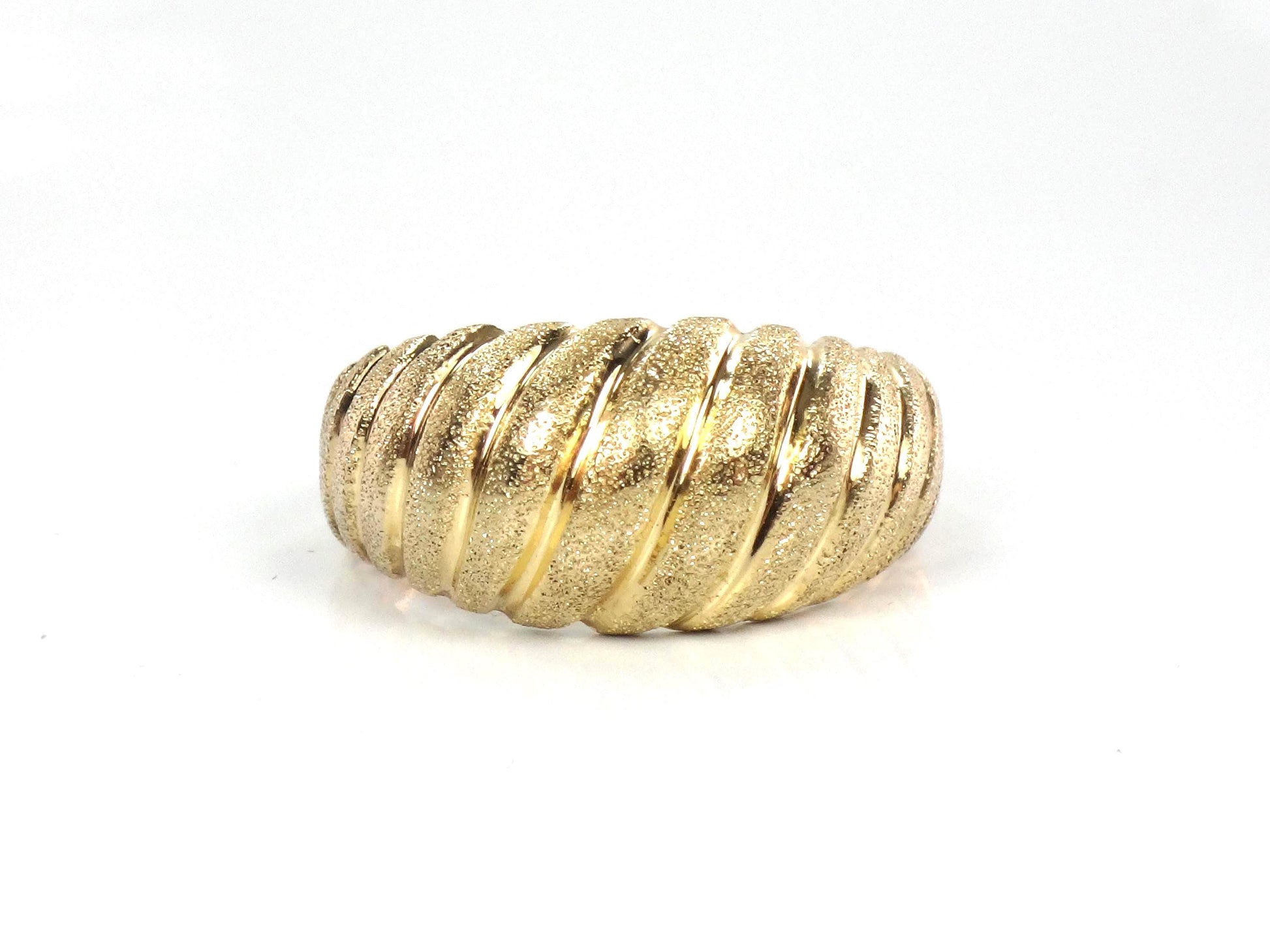 Vintage 14k Yellow Gold Ribbed Dome Ring - Shrimp Ring - Size 7.25