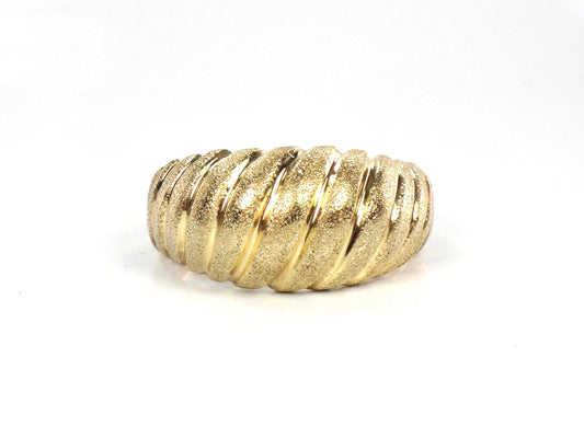 Vintage 14k Yellow Gold Ribbed Dome Ring - Shrimp Ring - Size 7.25
