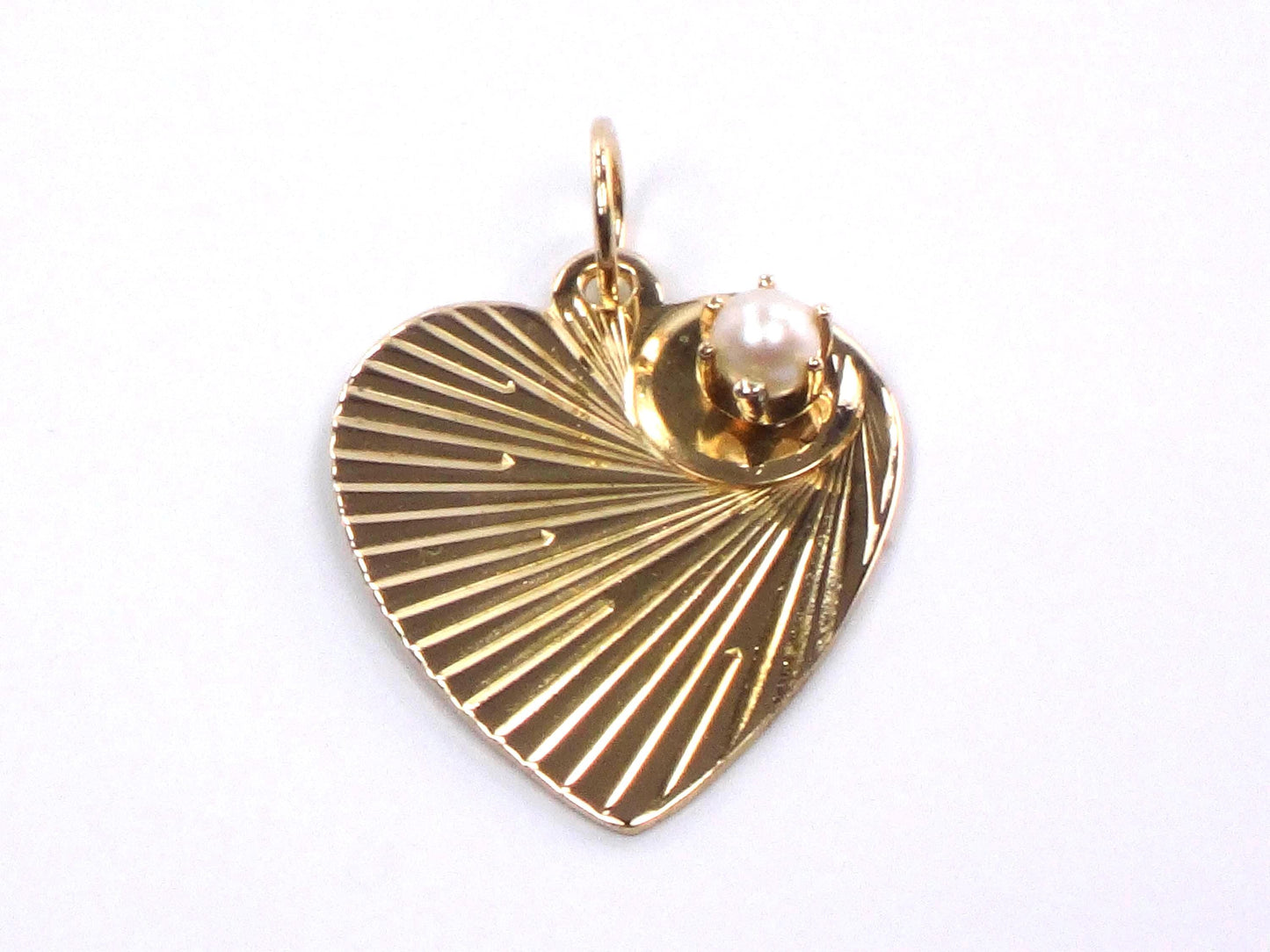 Vintage 14k Gold Heart Pendant: Pearl and Sunburst Design