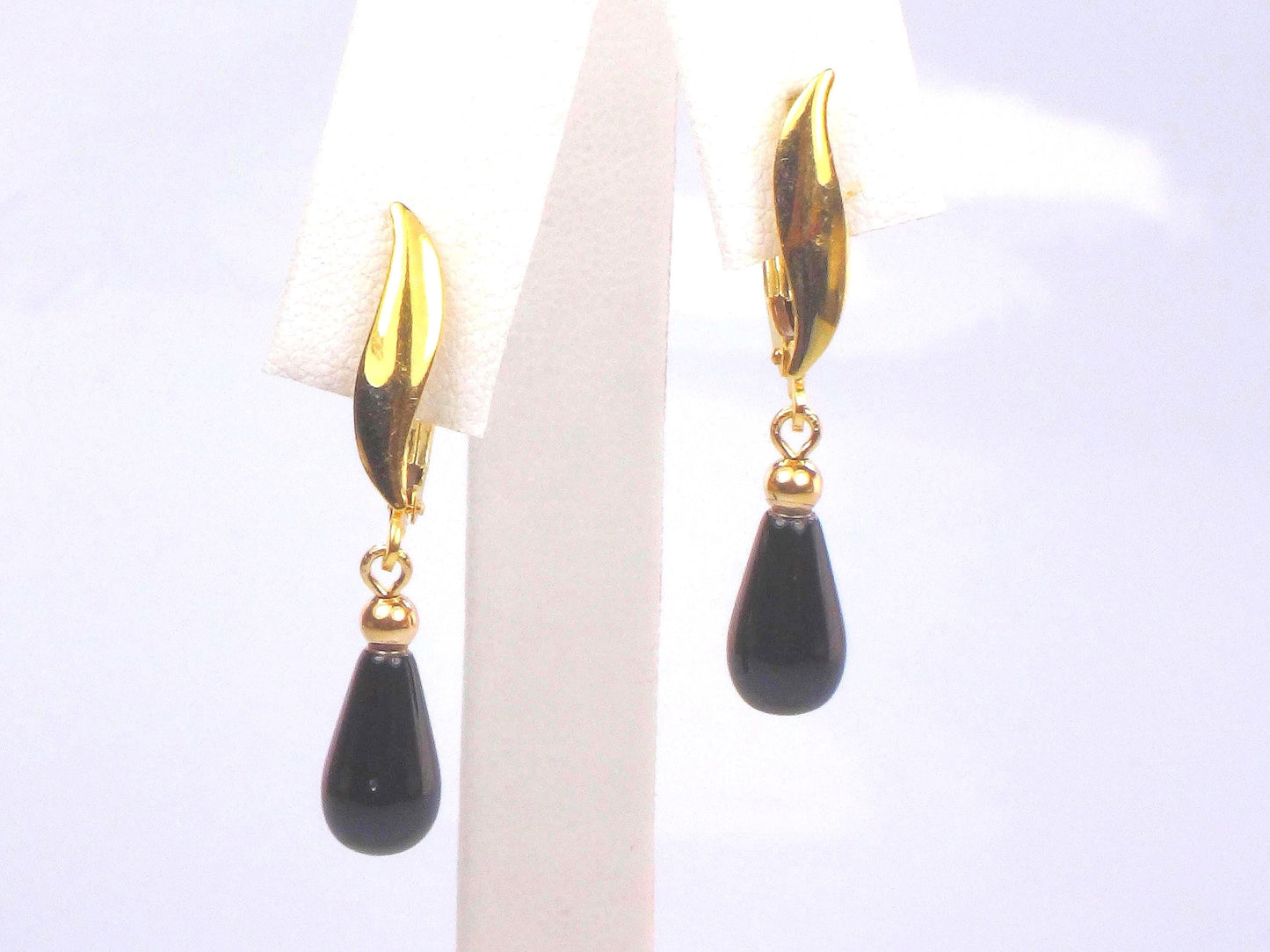 Vintage 14k Yellow Gold Black Glass Dangle Earrings: Teardrop Shape