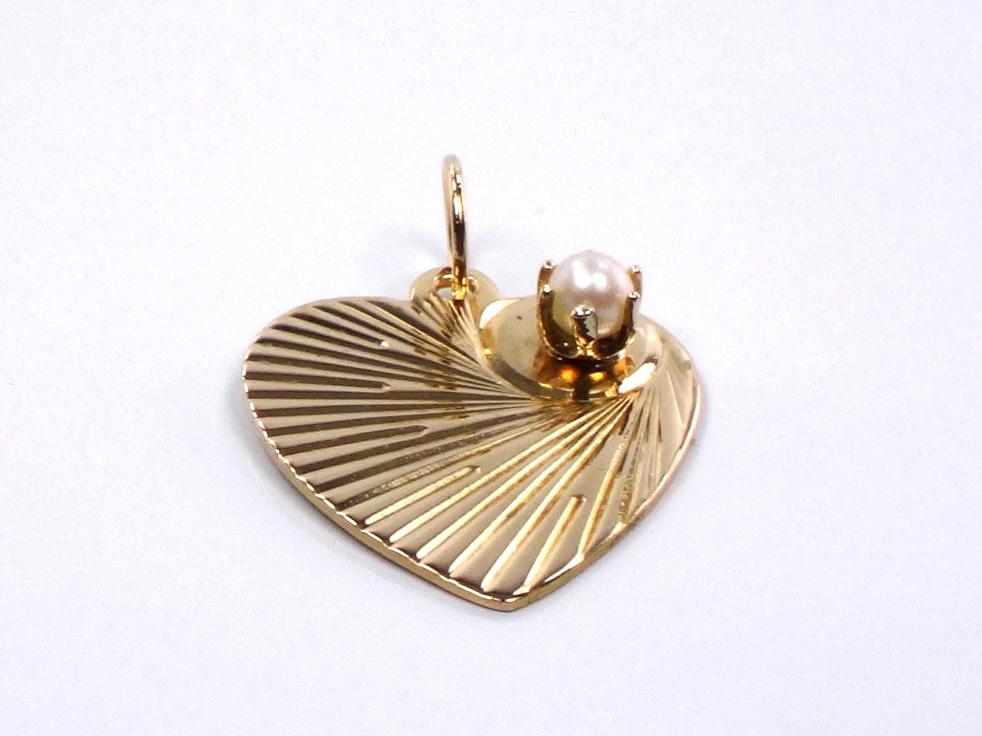 Vintage 14k Gold Heart Pendant: Pearl and Sunburst Design