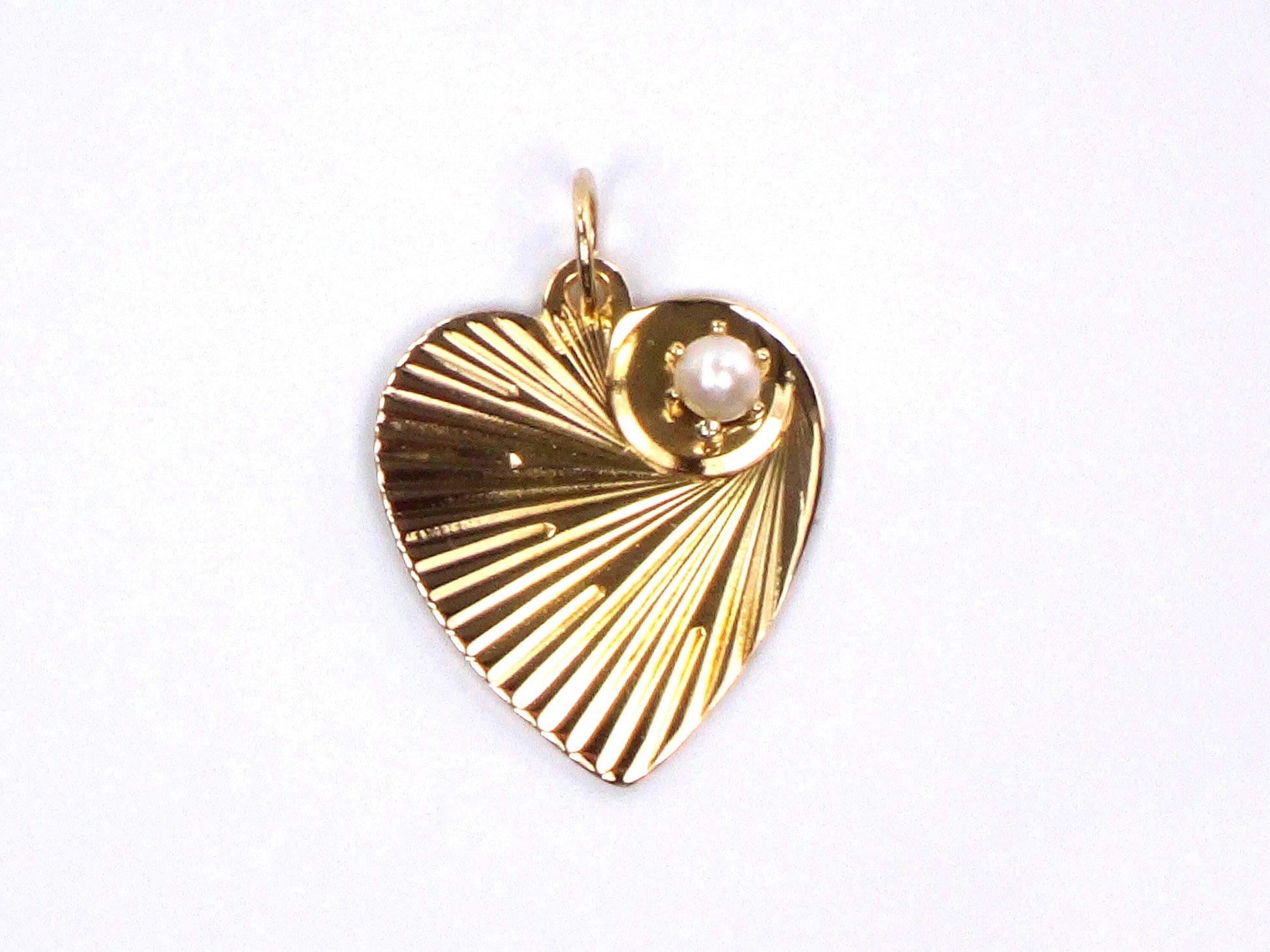 Vintage 14k Gold Heart Pendant: Pearl and Sunburst Design