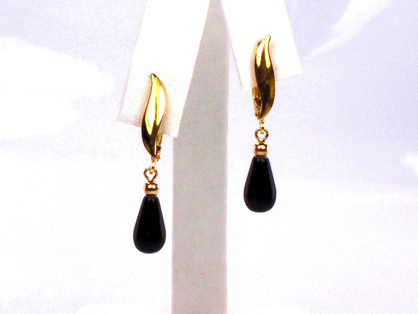 Vintage 14k Yellow Gold Black Glass Dangle Earrings: Teardrop Shape