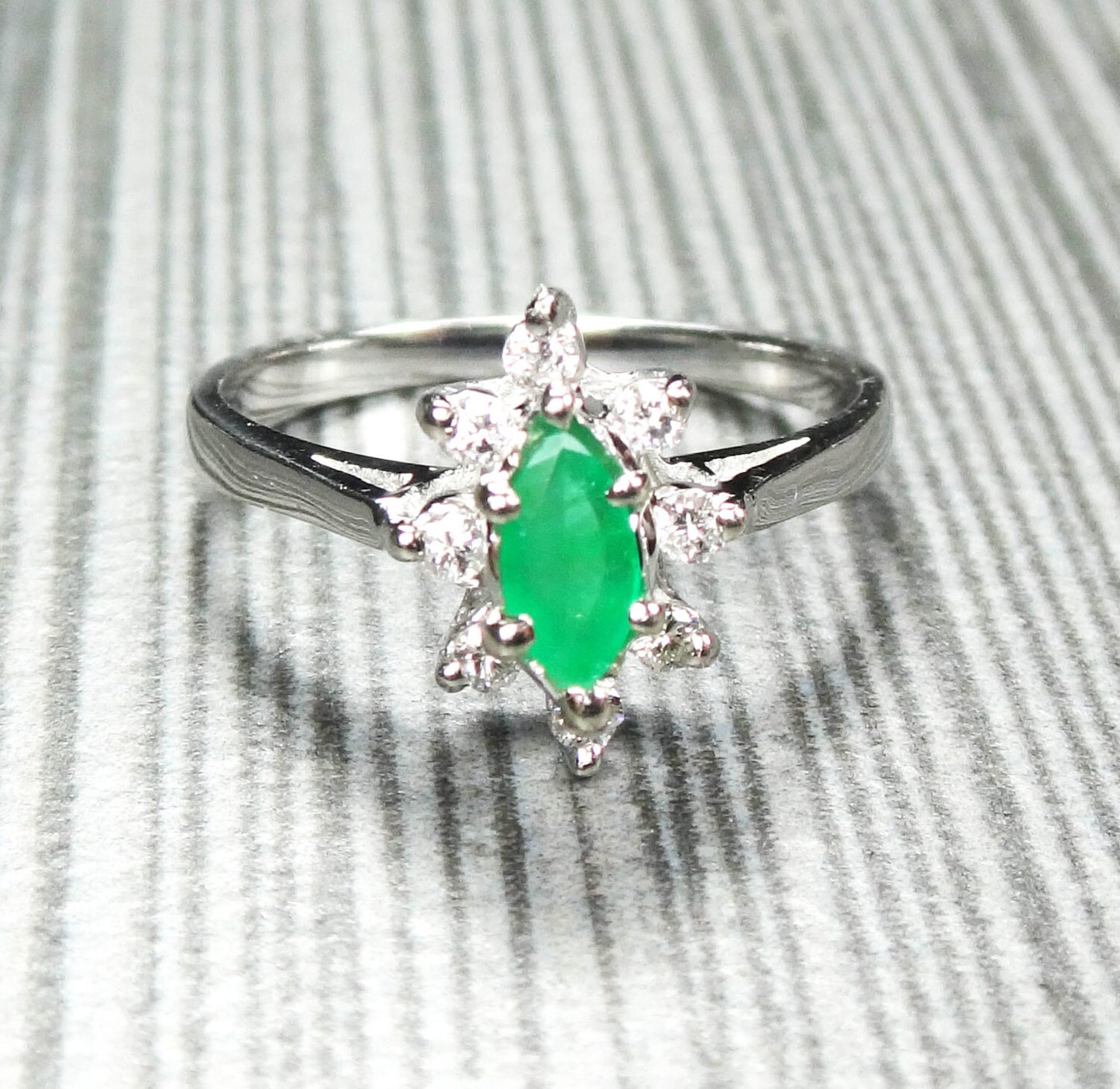 Vintage 14k White Gold Natural Emerald and Diamond Halo Ring May Birthstone Size 5.75