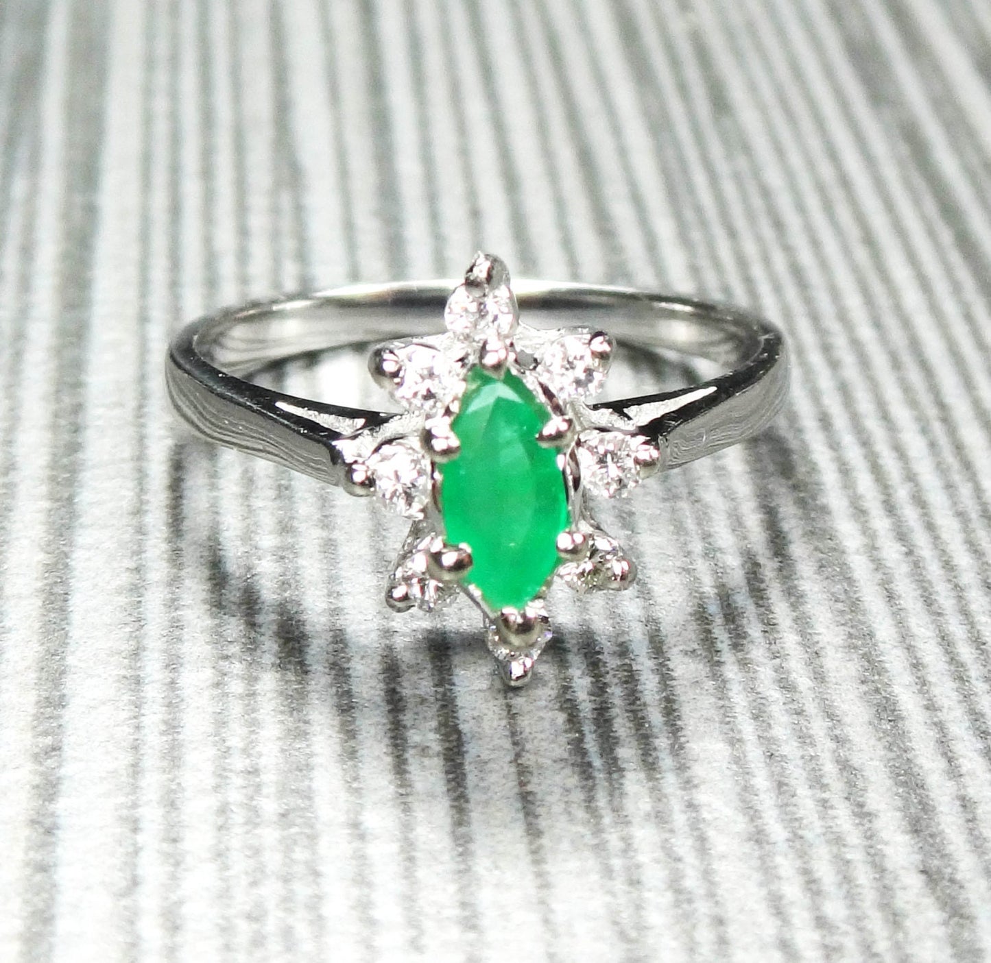 Vintage 14k White Gold Natural Emerald and Diamond Halo Ring May Birthstone Size 5.75