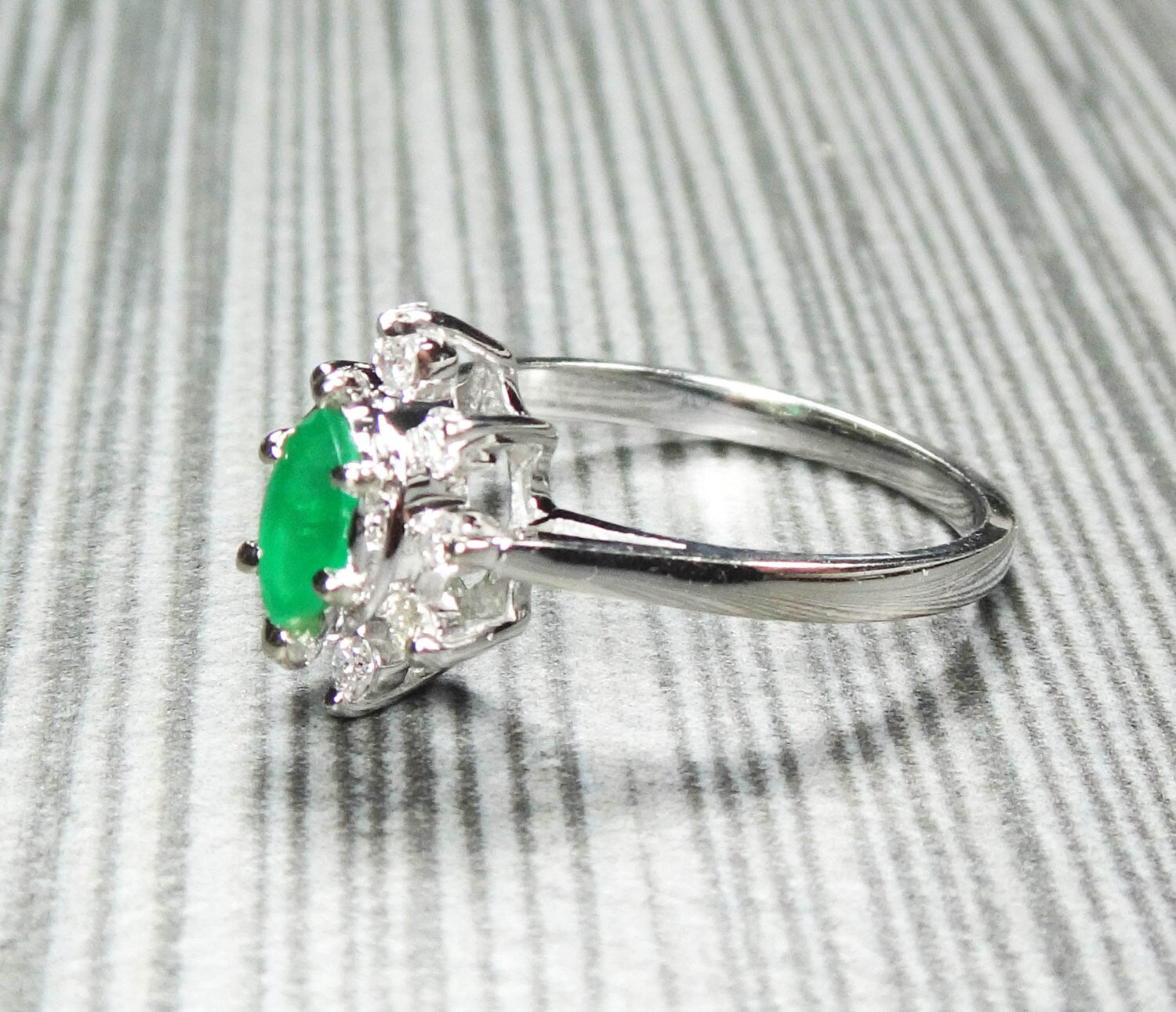 Vintage 14k White Gold Natural Emerald and Diamond Halo Ring May Birthstone Size 5.75