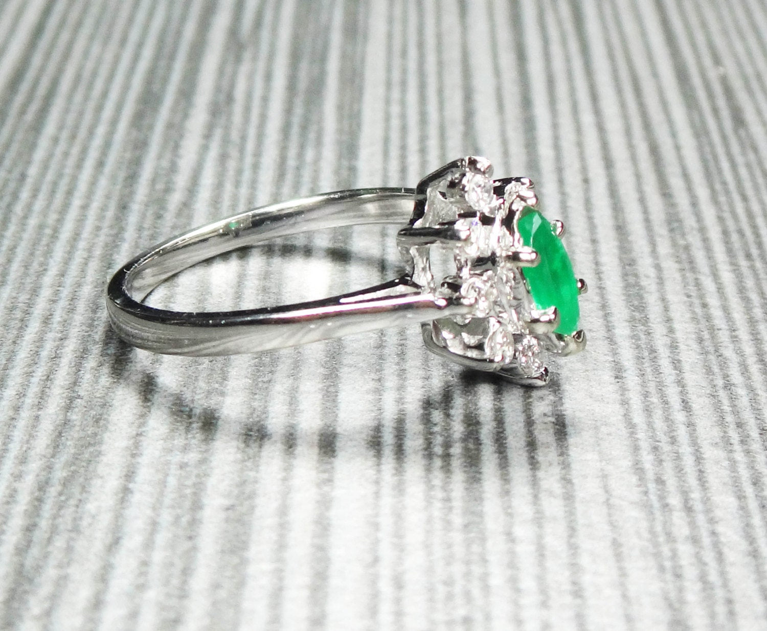 Vintage 14k White Gold Natural Emerald and Diamond Halo Ring May Birthstone Size 5.75