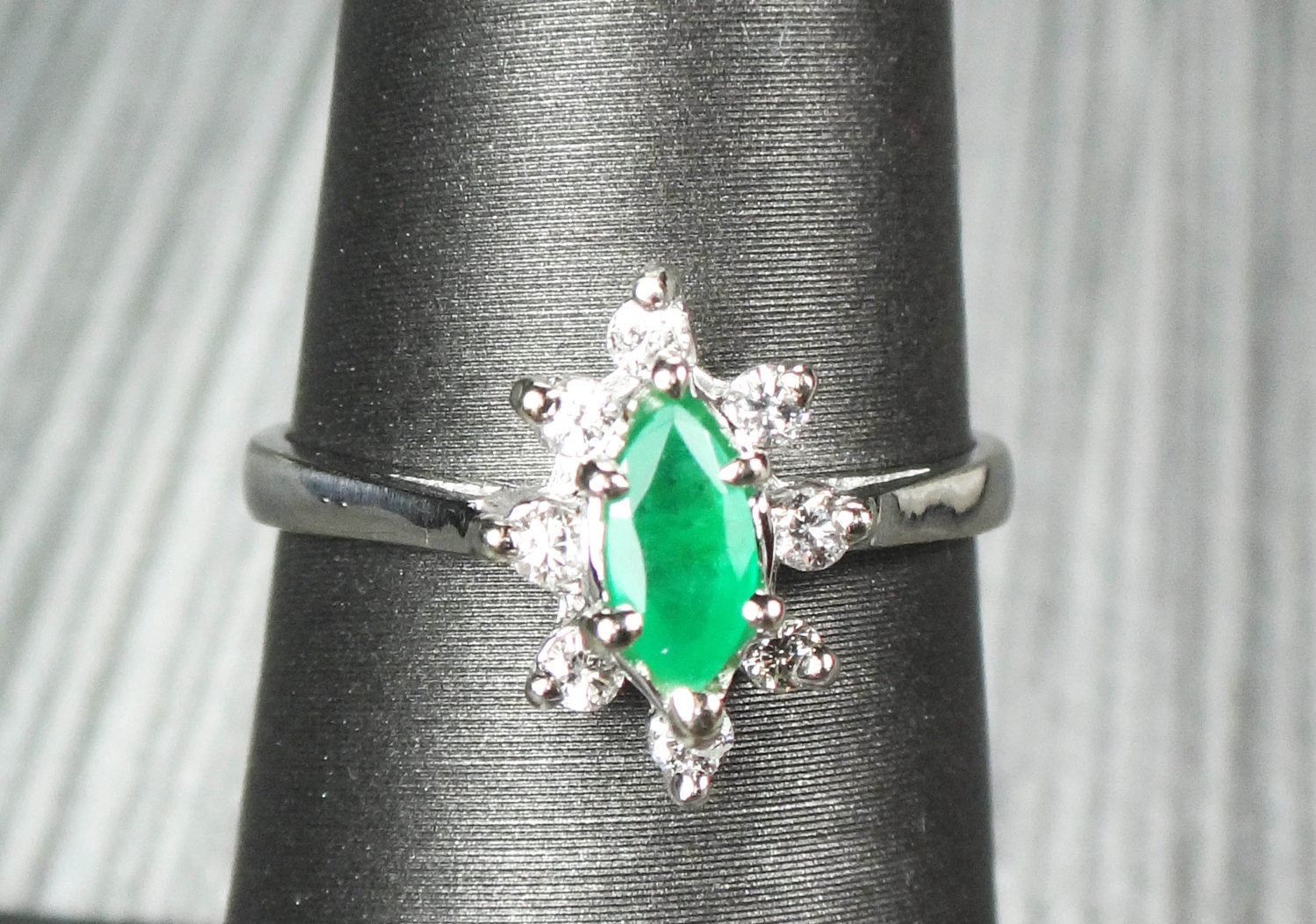 Vintage 14k White Gold Natural Emerald and Diamond Halo Ring May Birthstone Size 5.75