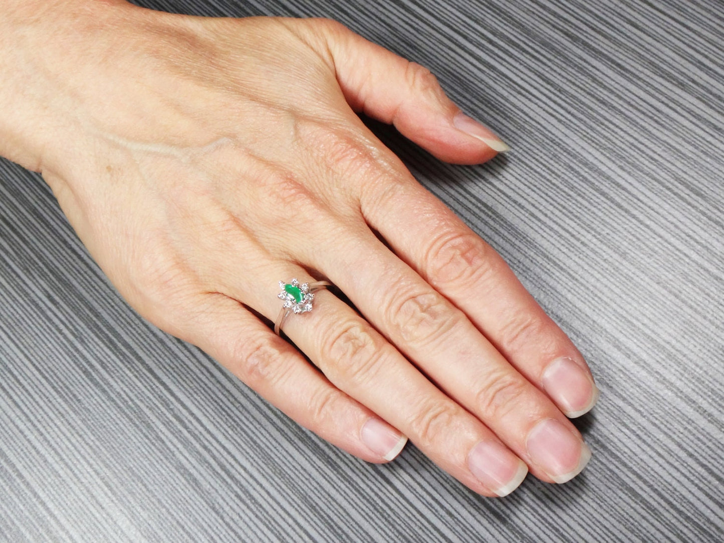 Vintage 14k White Gold Natural Emerald and Diamond Halo Ring May Birthstone Size 5.75