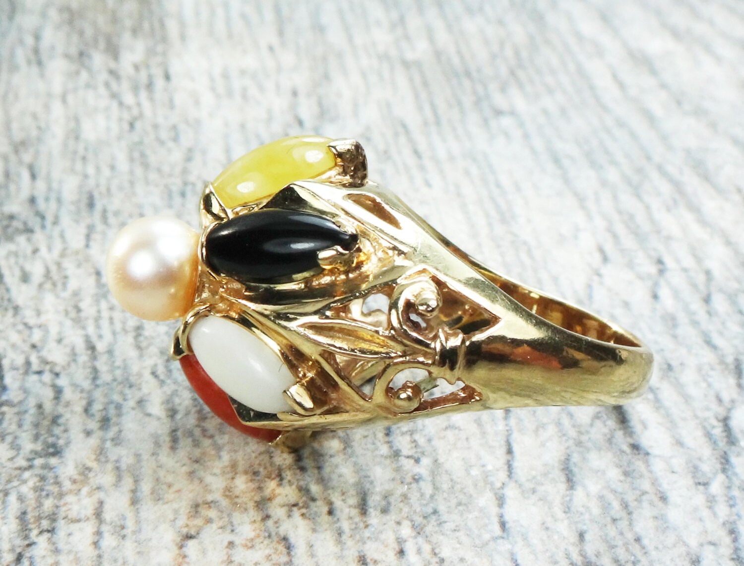 Vintage 14k Yellow Gold Cultured Pearl Onyx & Jade Dome Ring, Size 7.5
