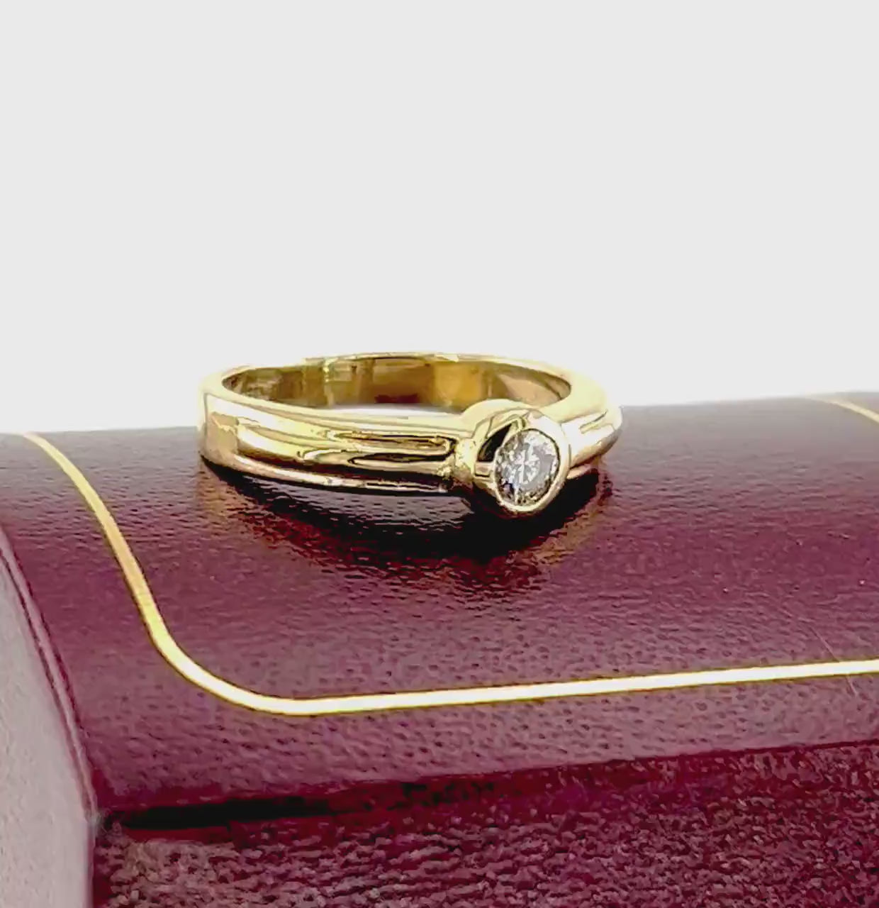 Vintage Solid 14k Yellow Gold Round Natural Diamond Solitaire Ring Size 5.5