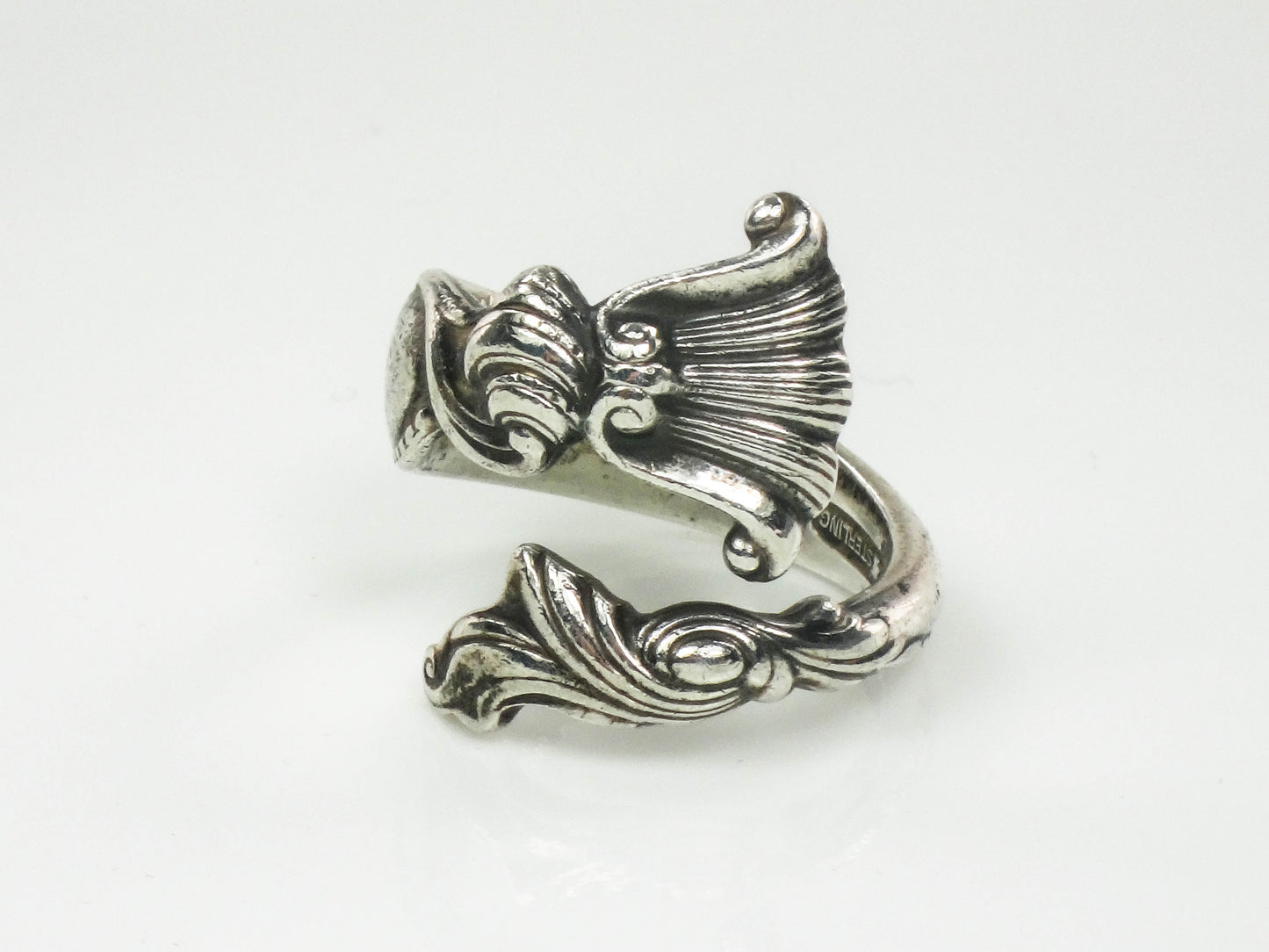 Vintage Wallace Romance of The Sea Sterling Silver Spoon Ring with Shell and Ocean Waves