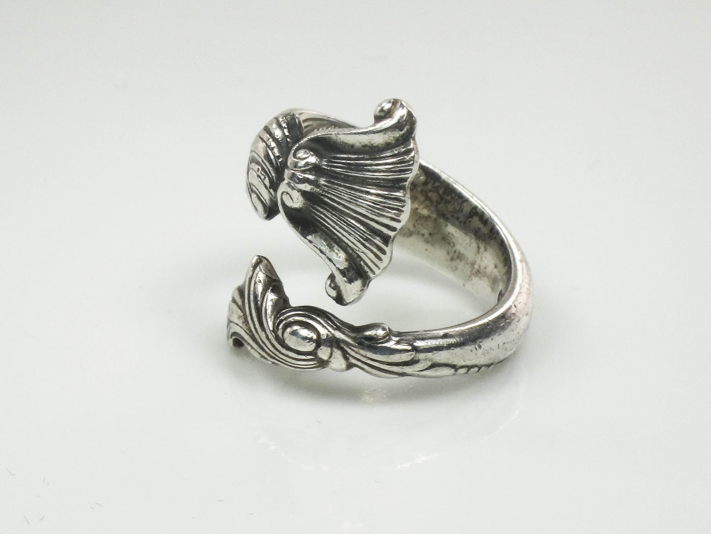 Vintage Wallace Romance of The Sea Sterling Silver Spoon Ring with Shell and Ocean Waves