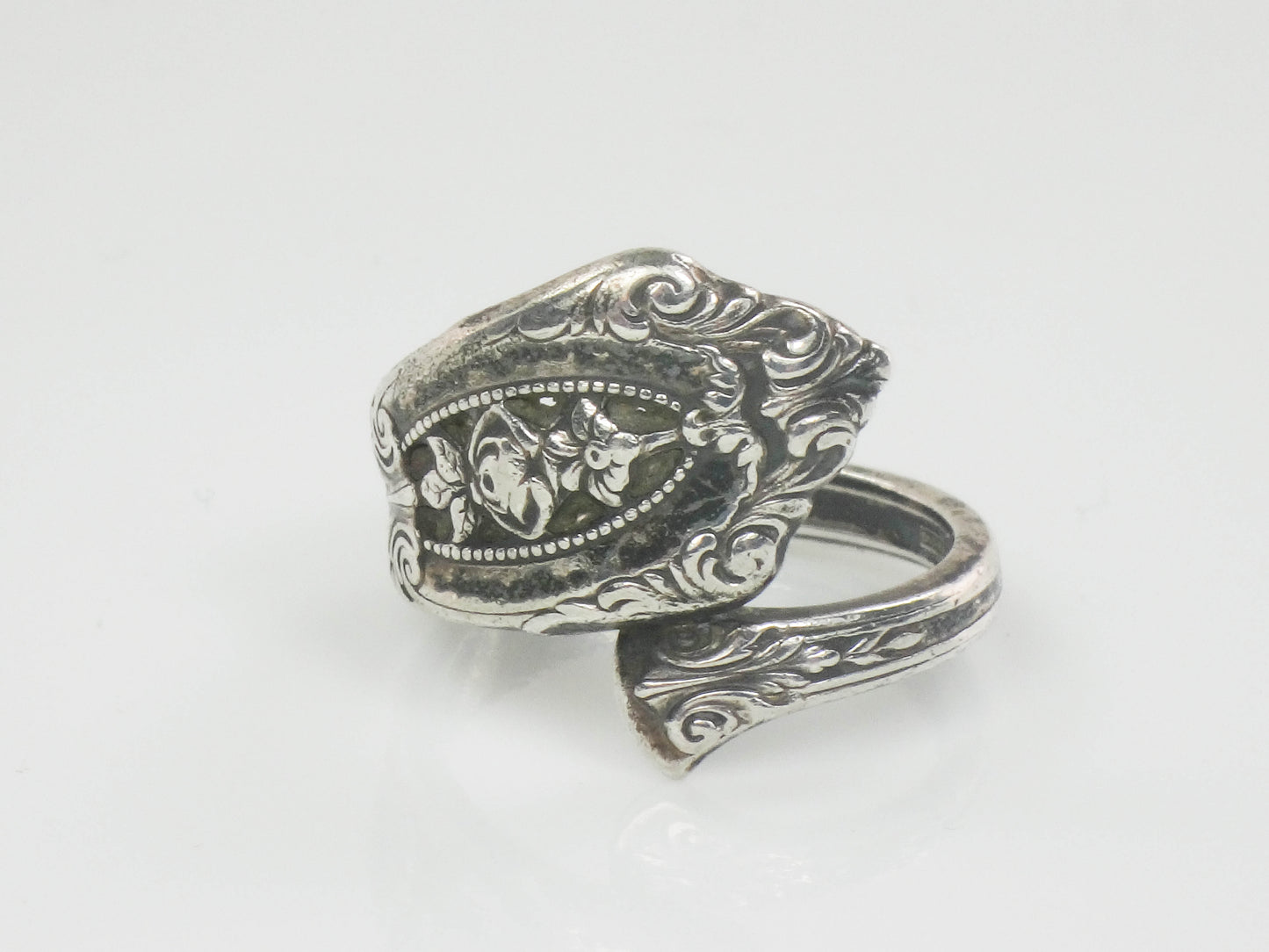 Vintage Wallace Rose Point Sterling Silver Spoon Ring with Floral Design