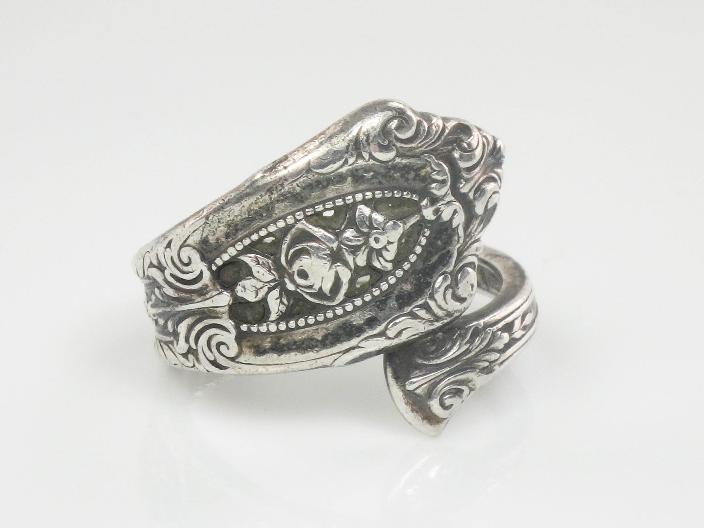 Vintage Wallace Rose Point Sterling Silver Spoon Ring with Floral Design