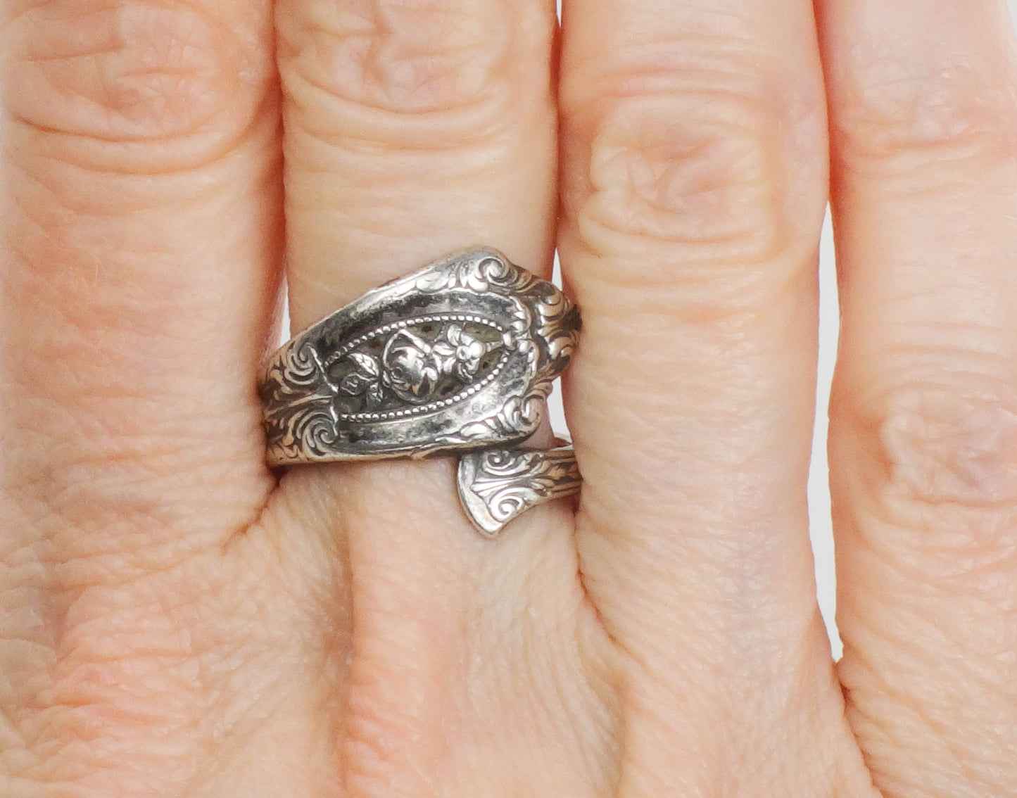 Vintage Wallace Rose Point Sterling Silver Spoon Ring with Floral Design