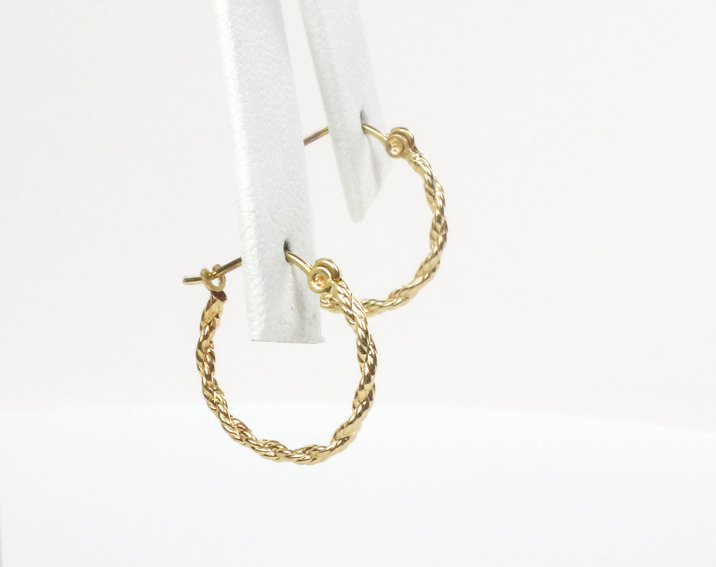 Vintage 14k Yellow Gold Small Twisted Circle Hoop Earrings