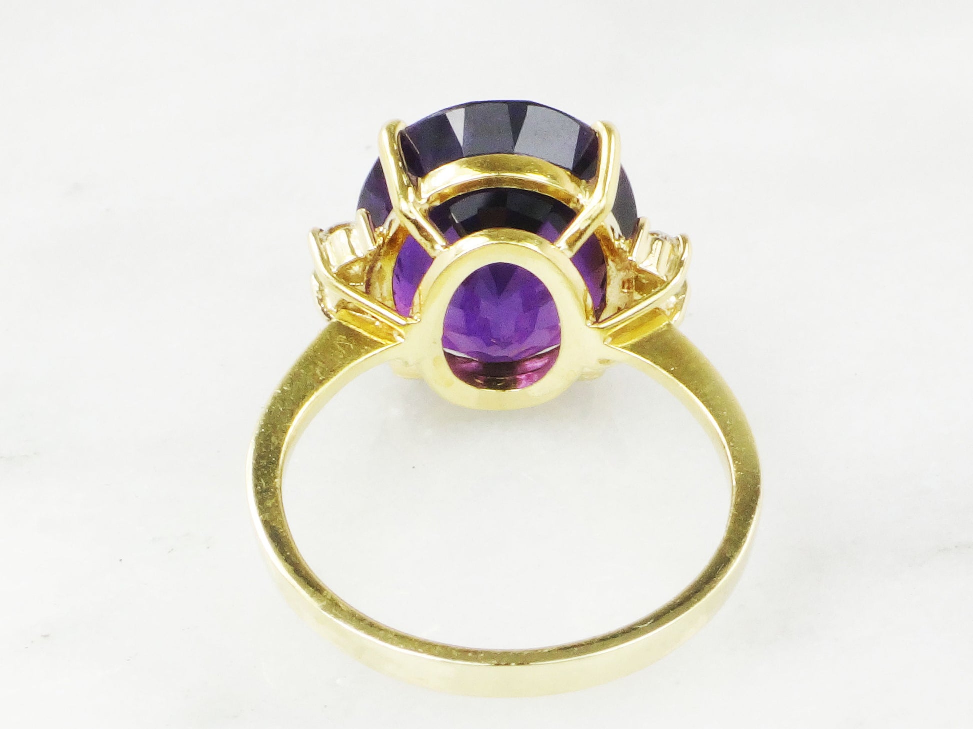 Vintage 18k Yellow Gold Amethyst Ring with Diamond Accents