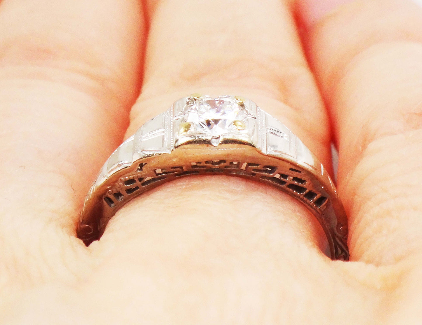Art Deco 18k Gold Diamond Engagement Ring: Vintage 1930s Round Cut