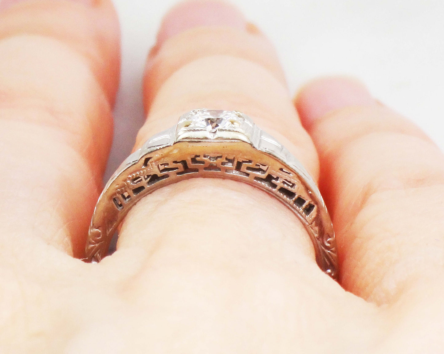 Art Deco 18k Gold Diamond Engagement Ring: Vintage 1930s Round Cut