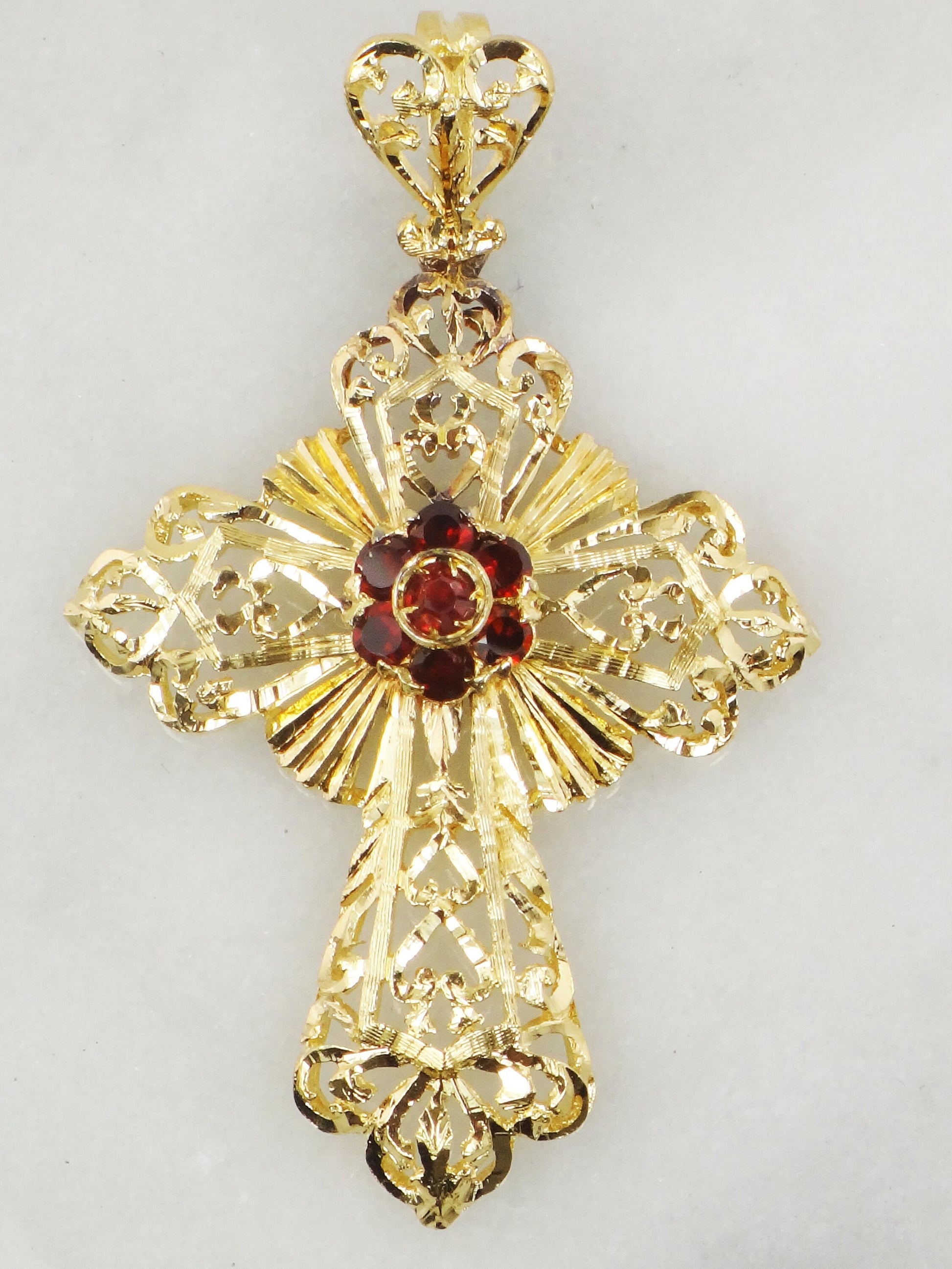 Vintage 18k Yellow Gold Garnet Filigree Cross Pendant