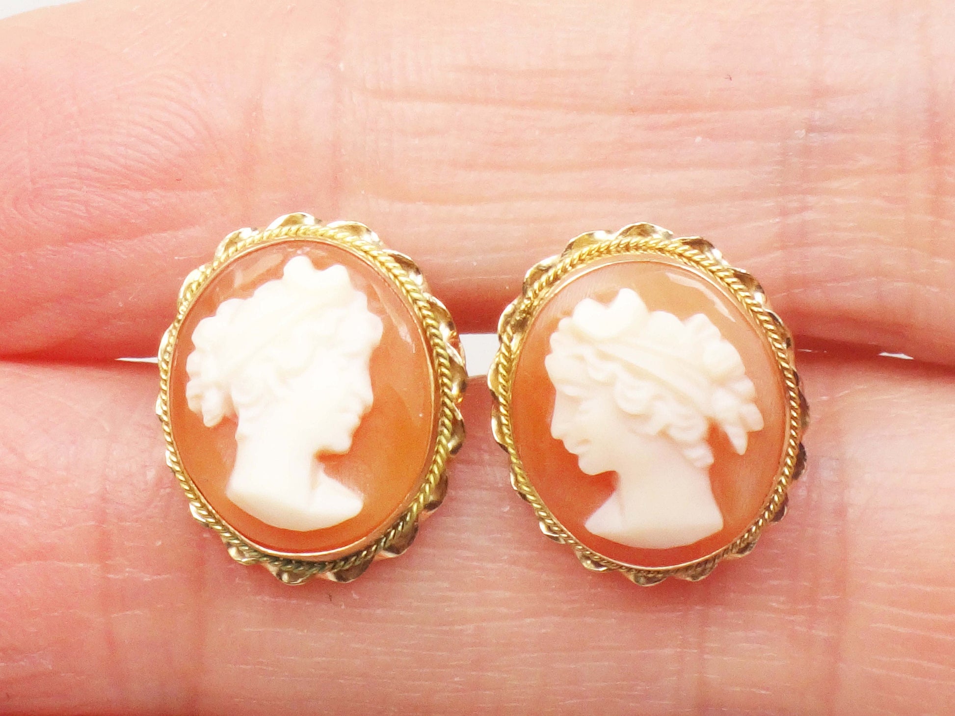 Vintage 14k Gold Shell Cameo Stud Earrings Oval Moon Goddess Cameo Earrings