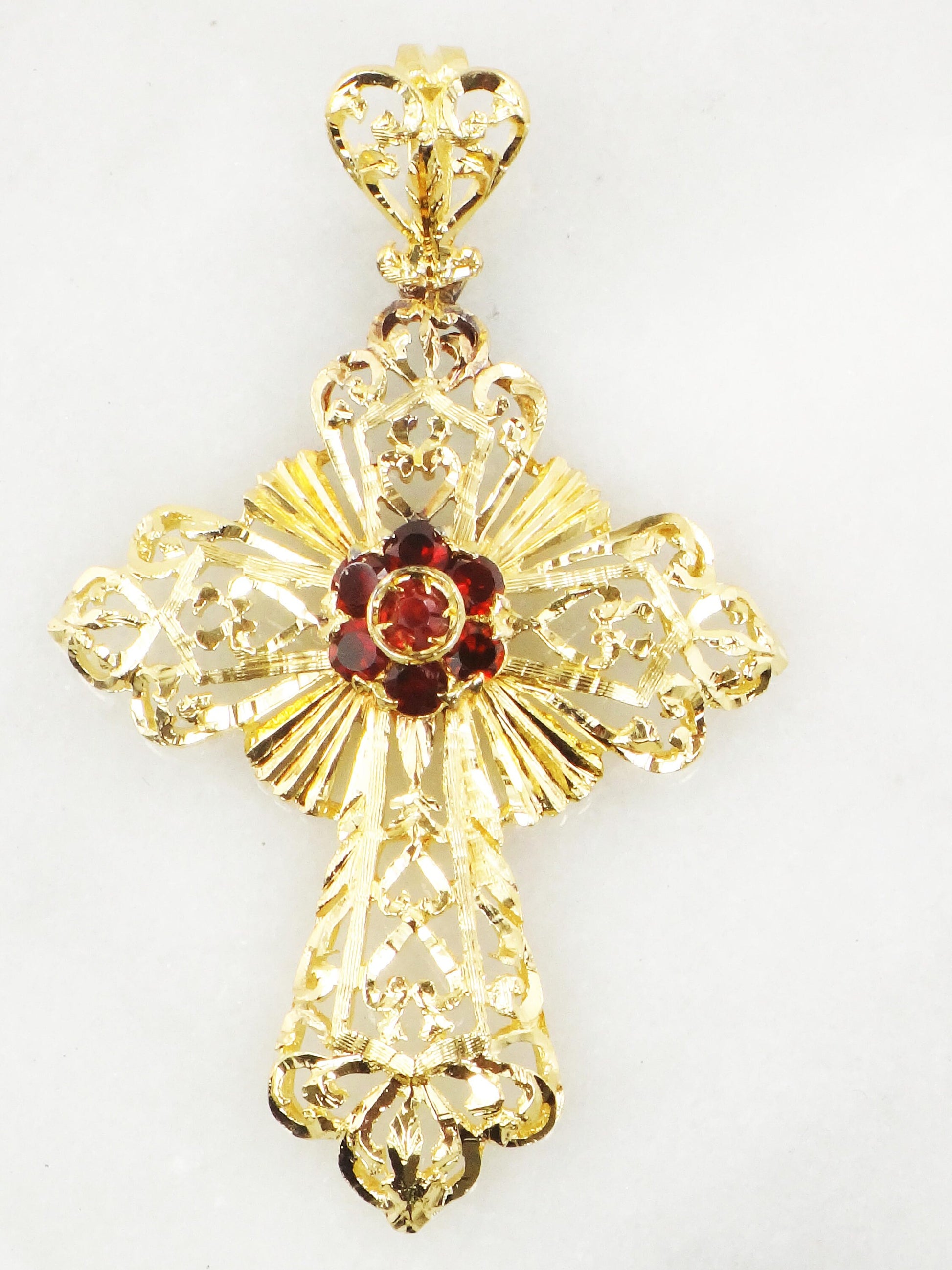 Vintage 18k Yellow Gold Garnet Filigree Cross Pendant