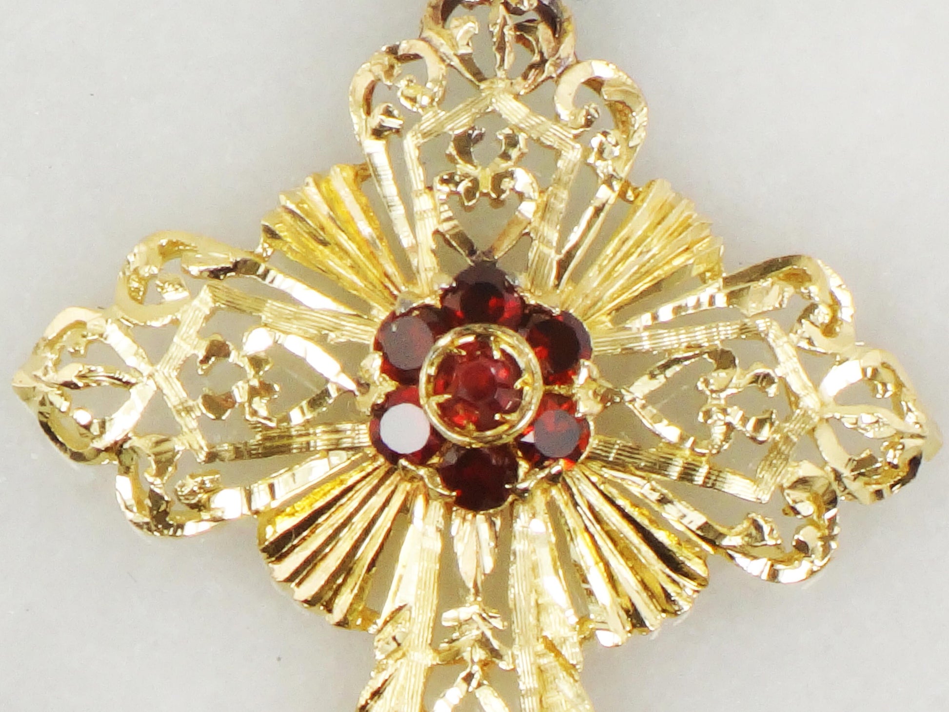Vintage 18k Yellow Gold Garnet Filigree Cross Pendant